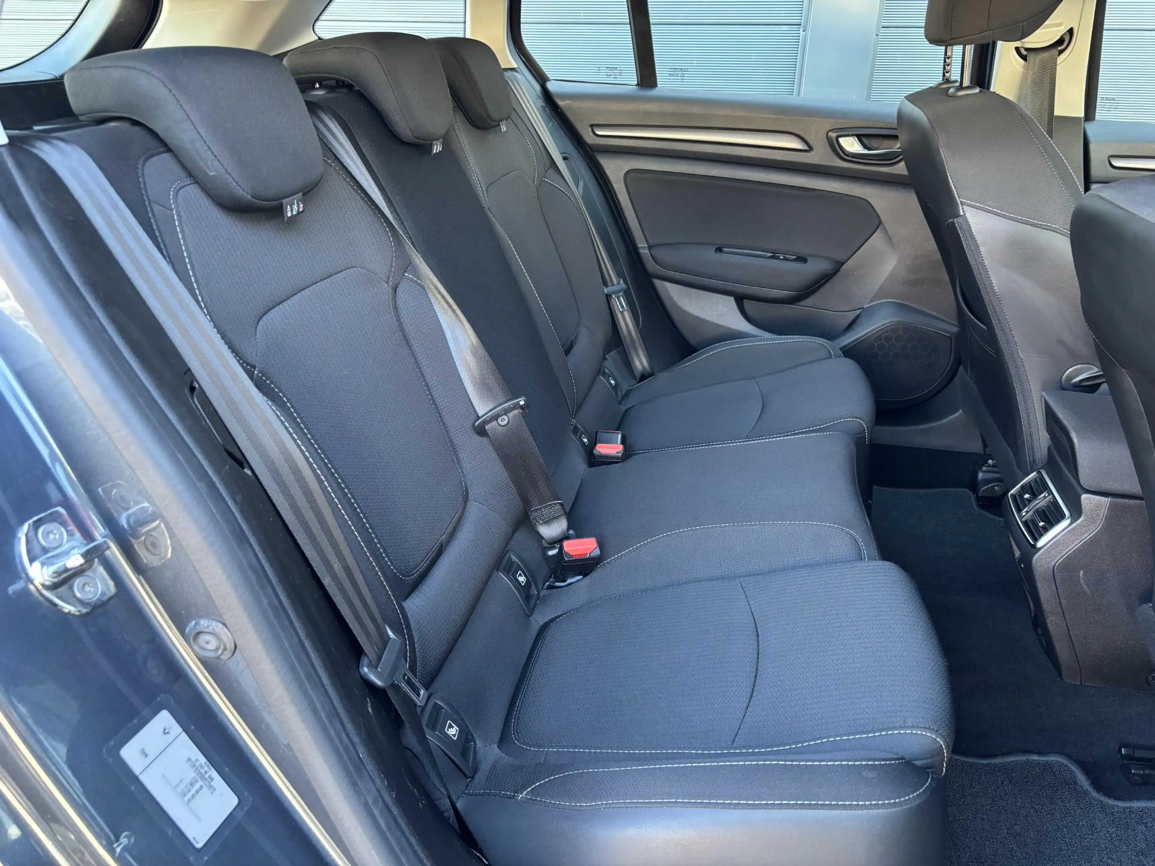Renault Megane E-Tech Estate 1.6 Plug-In Hybrid 160 / 100% Onderhoud — photo 25