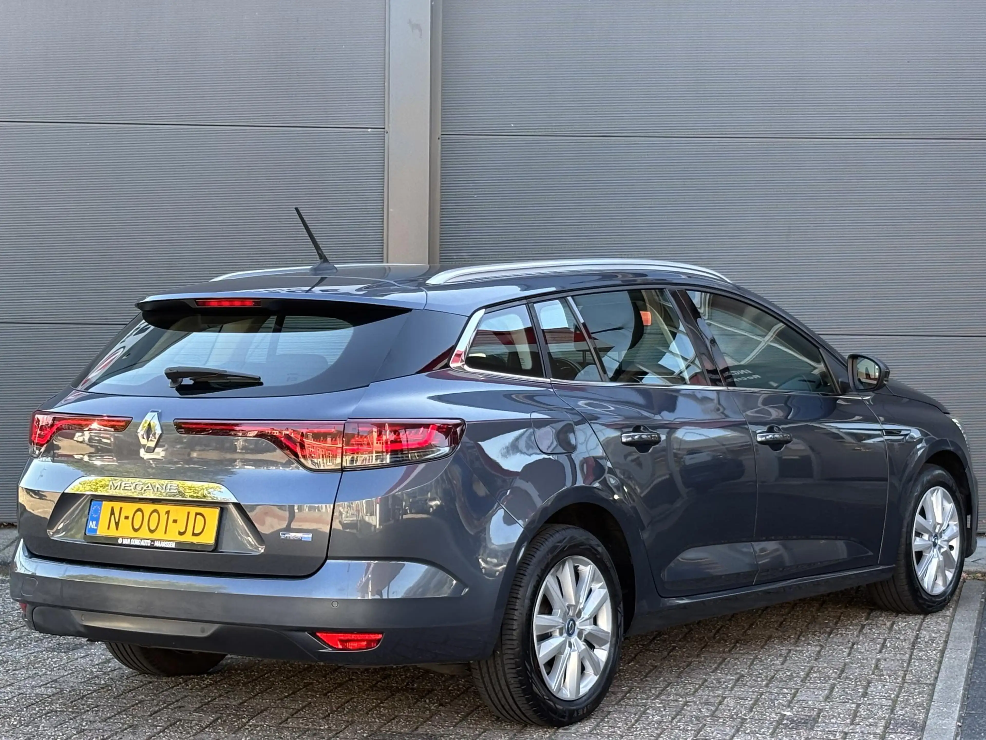 Renault Megane E-Tech Estate 1.6 Plug-In Hybrid 160 / 100% Onderhoud — photo 3