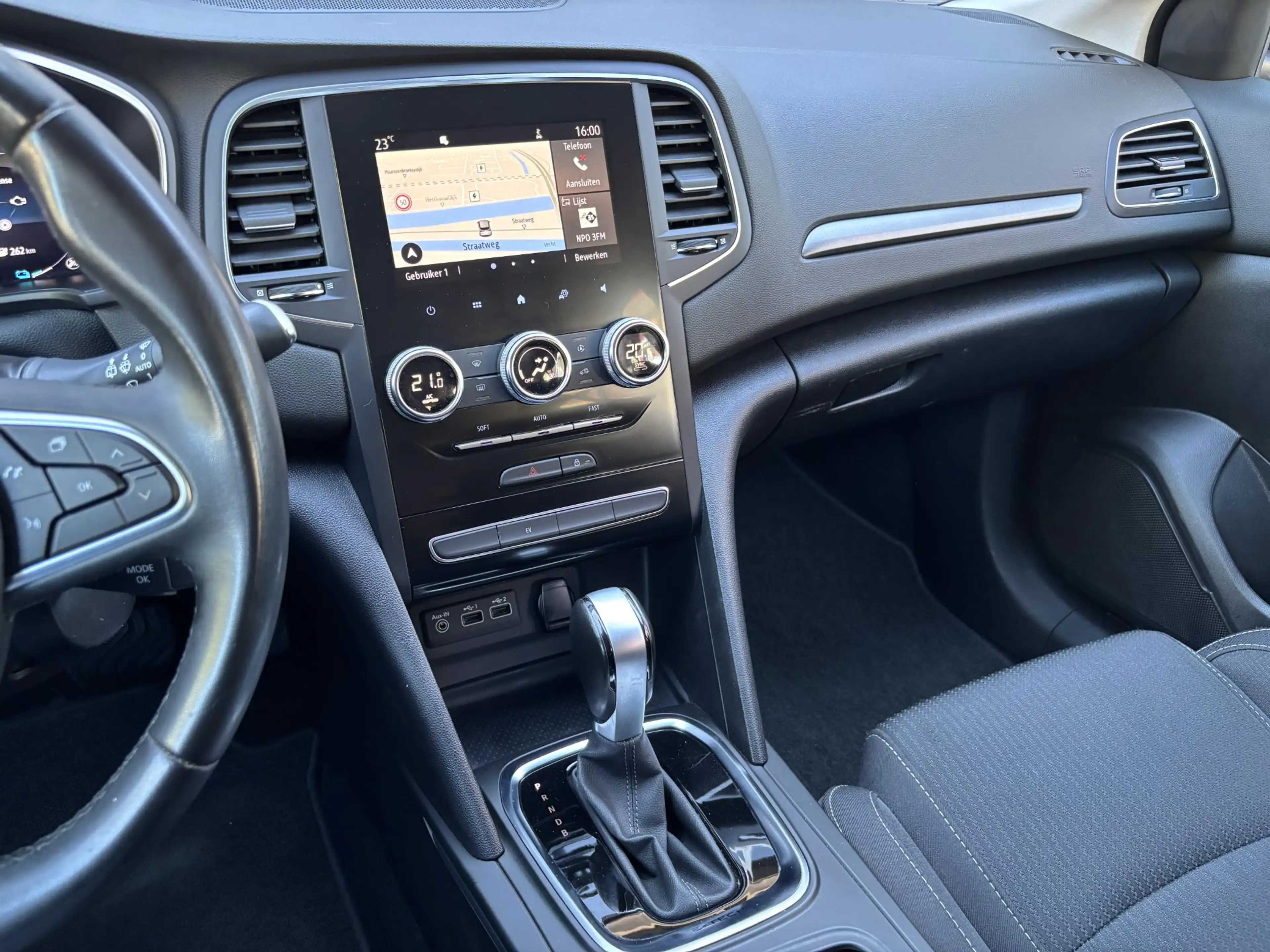 Renault Megane E-Tech Estate 1.6 Plug-In Hybrid 160 / 100% Onderhoud — photo 27