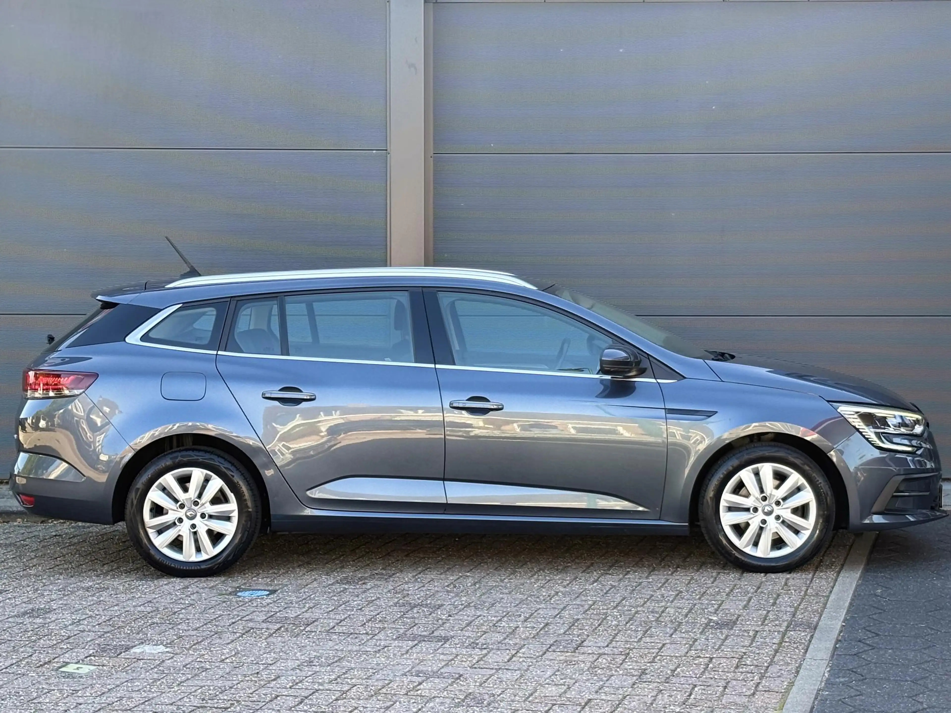 Renault Megane E-Tech Estate 1.6 Plug-In Hybrid 160 / 100% Onderhoud — photo 8