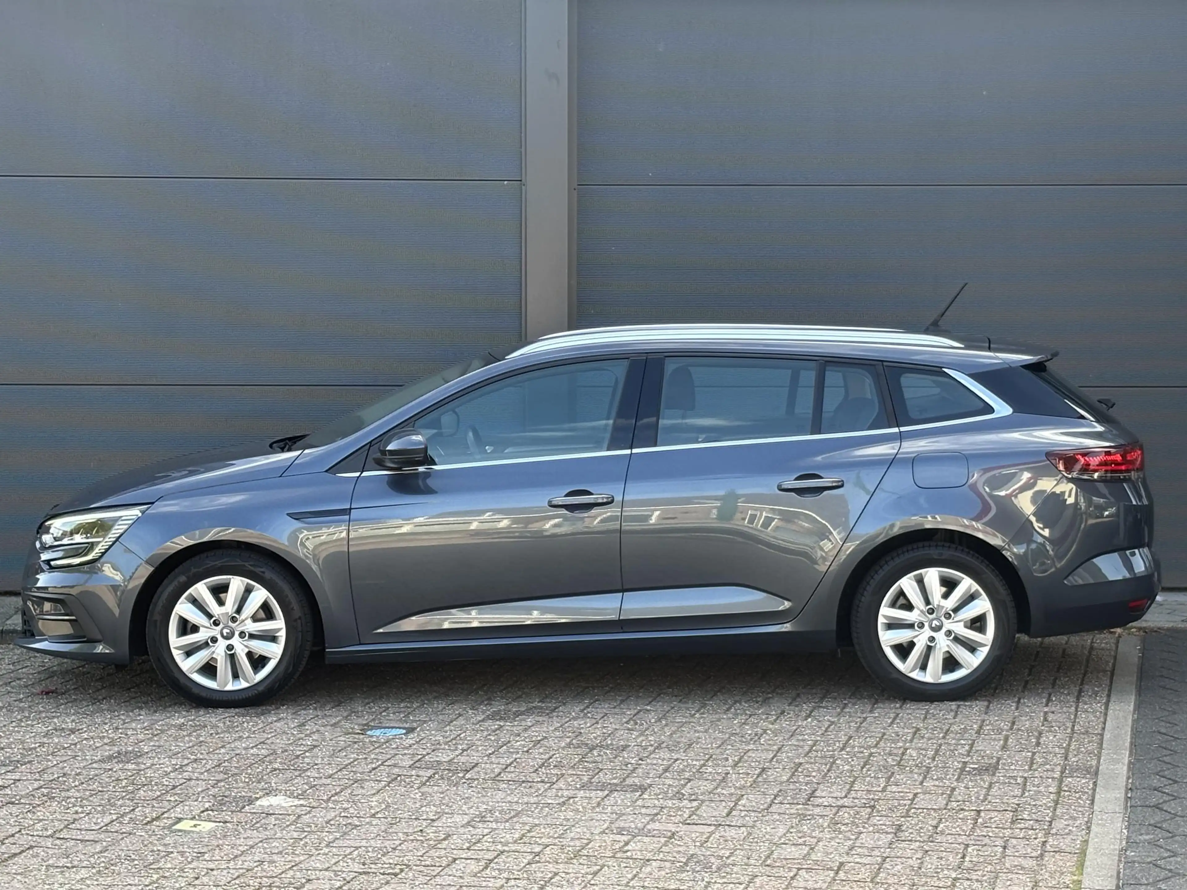 Renault Megane E-Tech Estate 1.6 Plug-In Hybrid 160 / 100% Onderhoud — photo 4