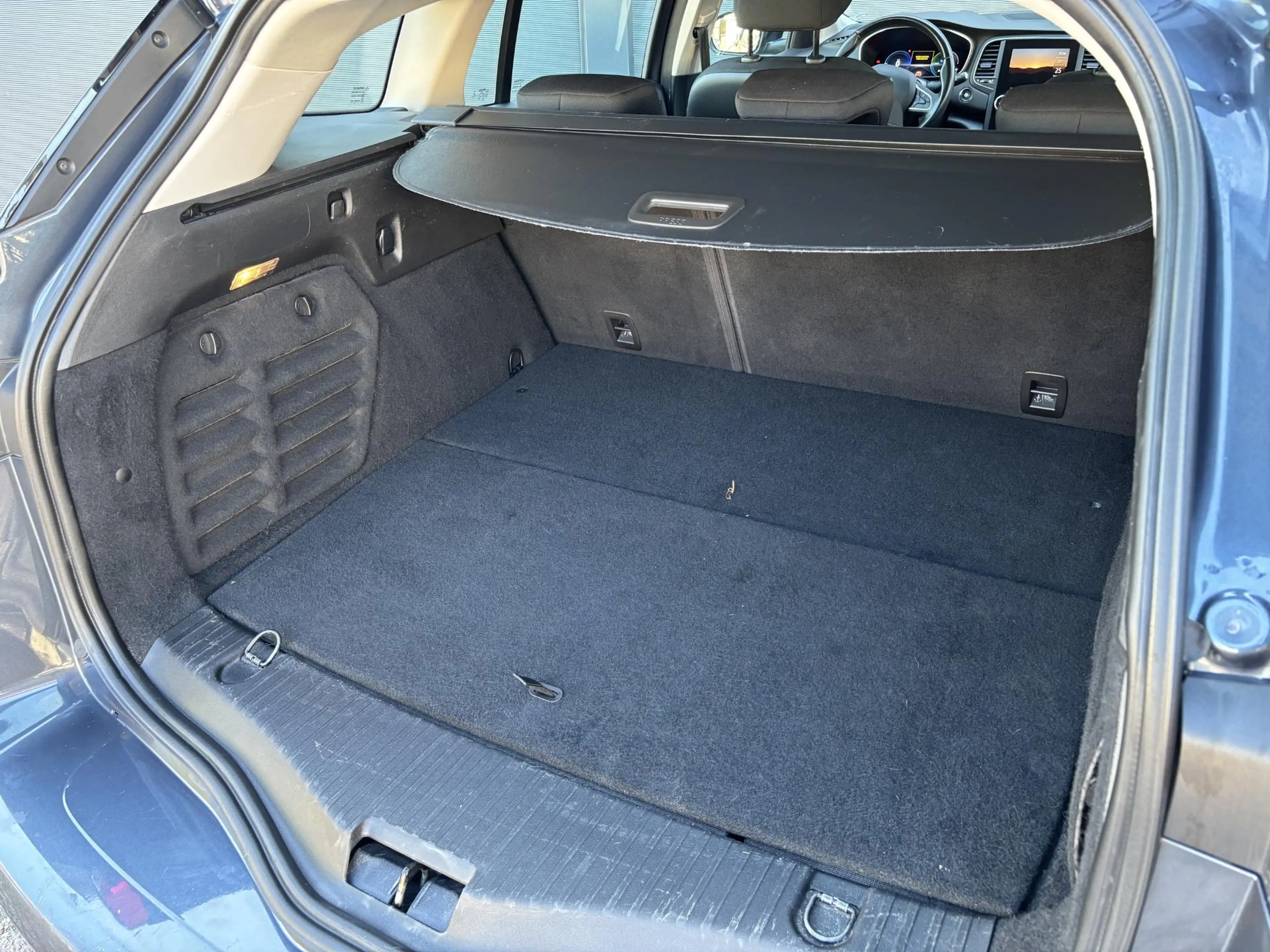 Renault Megane E-Tech Estate 1.6 Plug-In Hybrid 160 / 100% Onderhoud — photo 17
