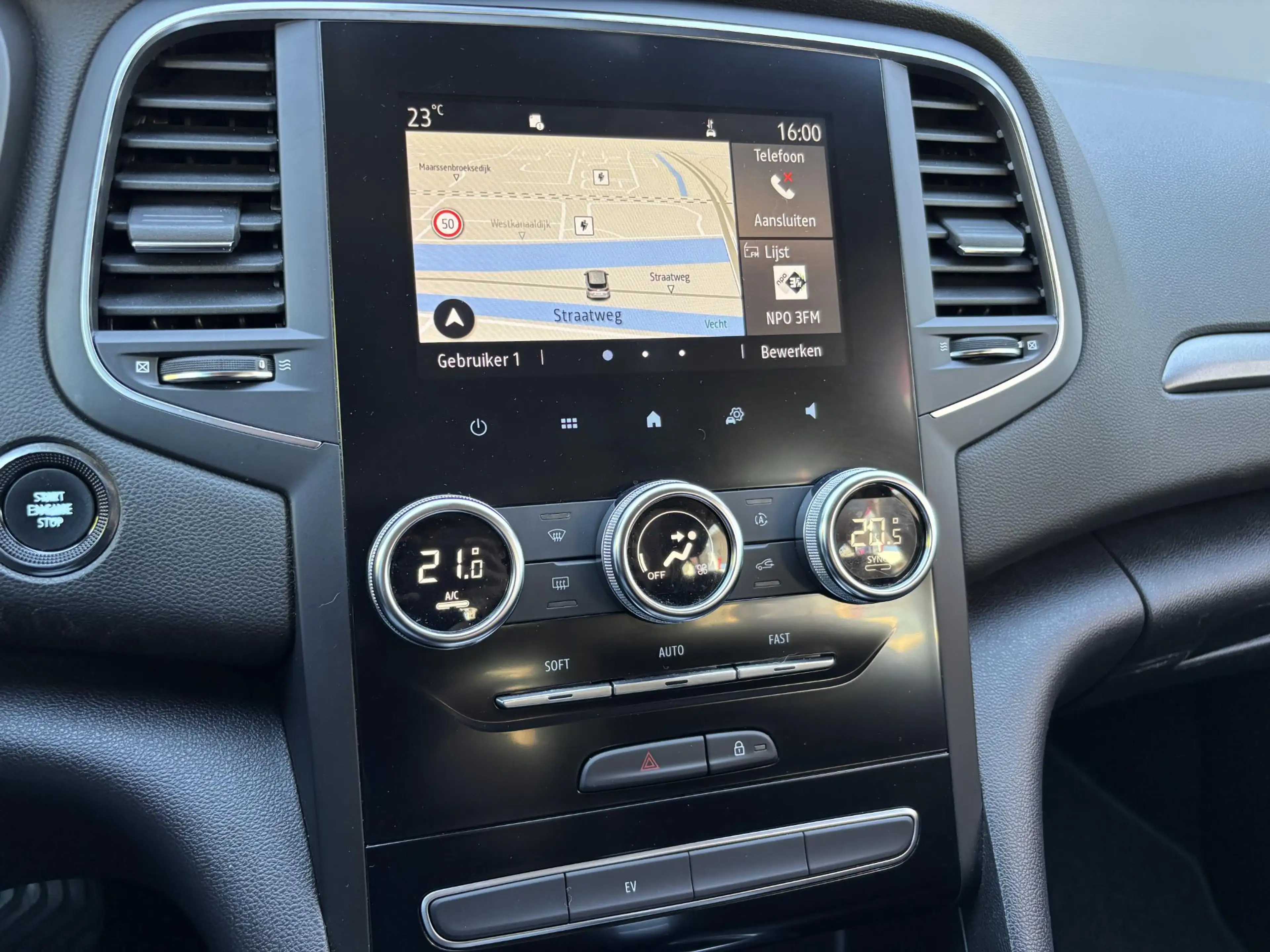 Renault Megane E-Tech Estate 1.6 Plug-In Hybrid 160 / 100% Onderhoud — photo 23