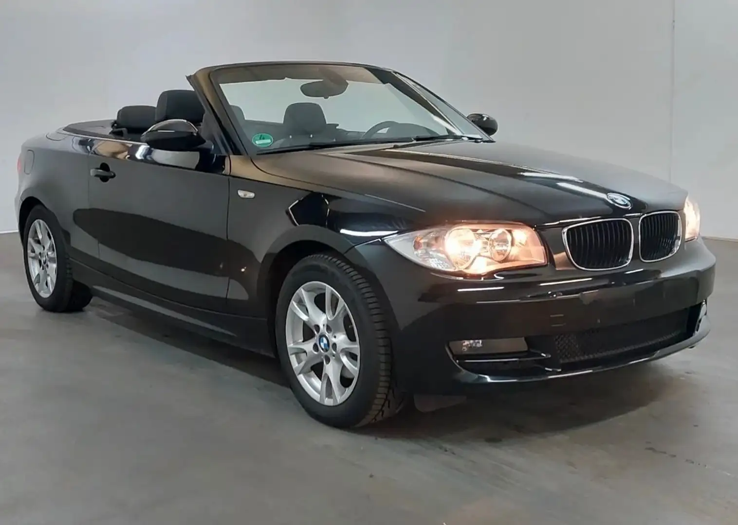 BMW 118 1er Cabrio PDC/ Klima/ Scheckheft/ Tempomat Negro - 2