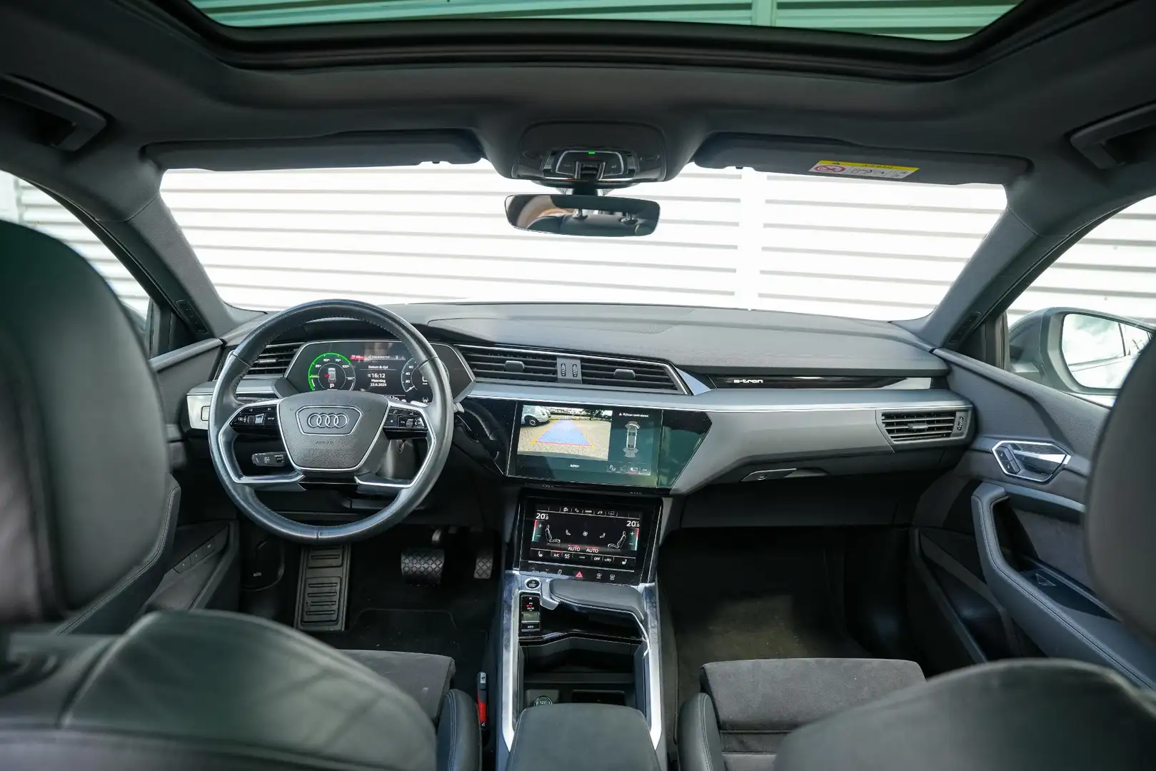Audi e-tron Sportback 50 quattro Business edition Plus 71 kWh Grijs - 2
