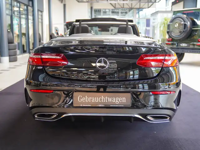 Mercedes-Benz E-Class view 3