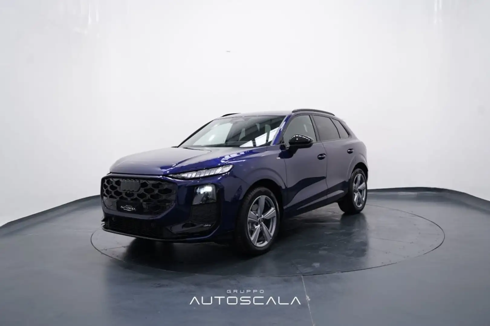 Audi Q3 35 TDI 150cv S tronic Business S Line Blau - 1