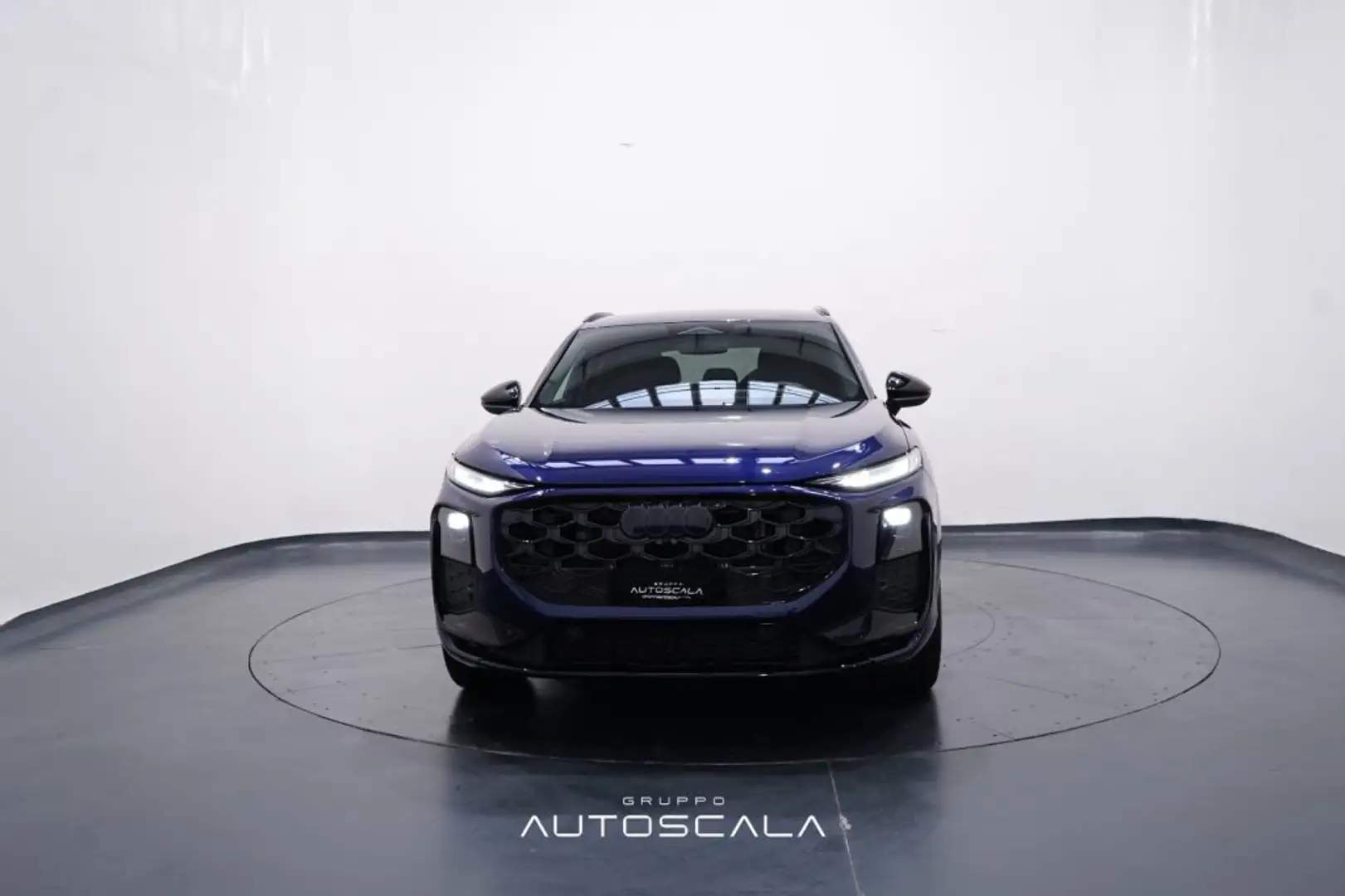 Audi Q3 35 TDI 150cv S tronic Business S Line Blau - 2