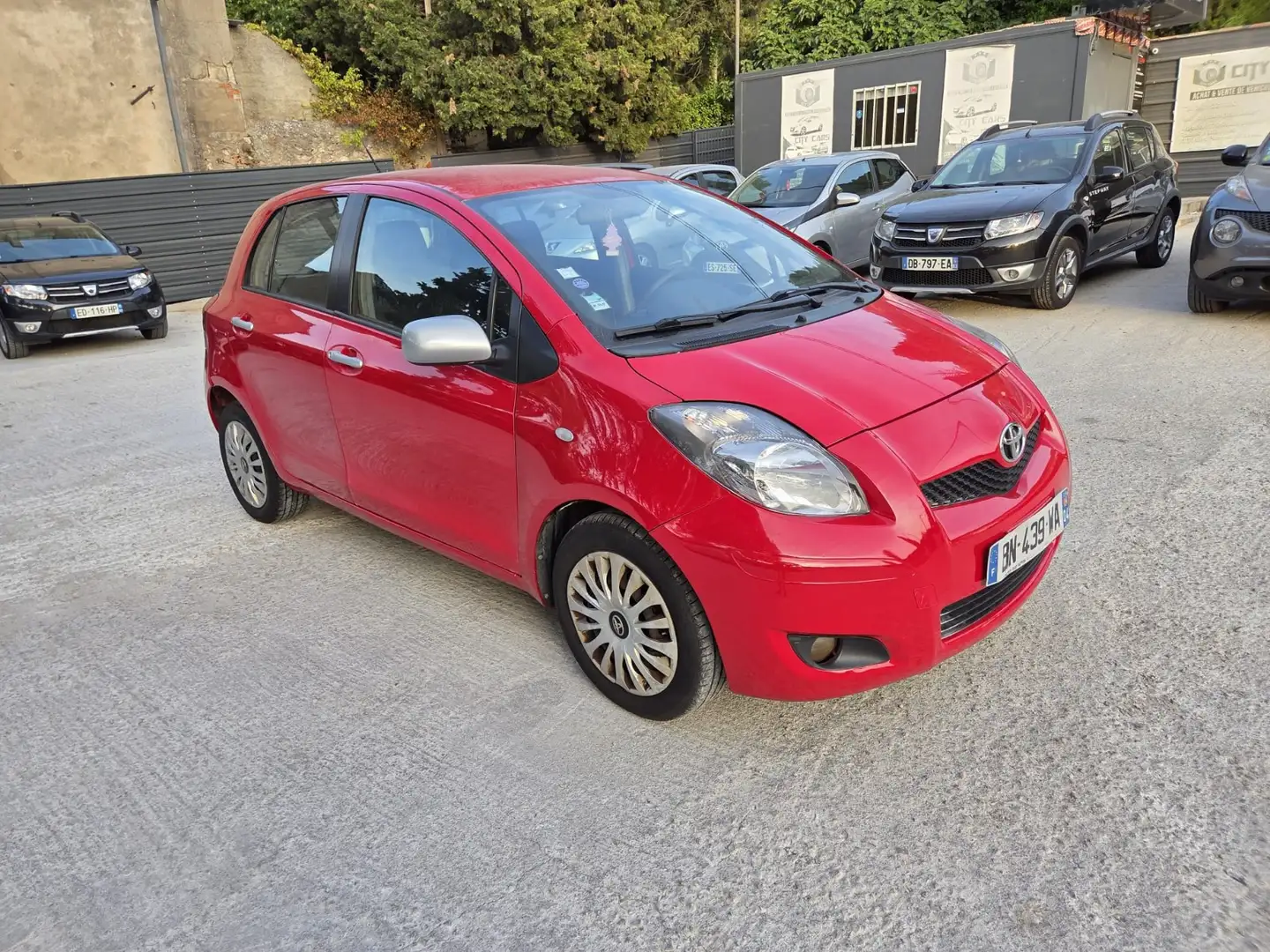 Toyota Yaris confort Rouge - 1