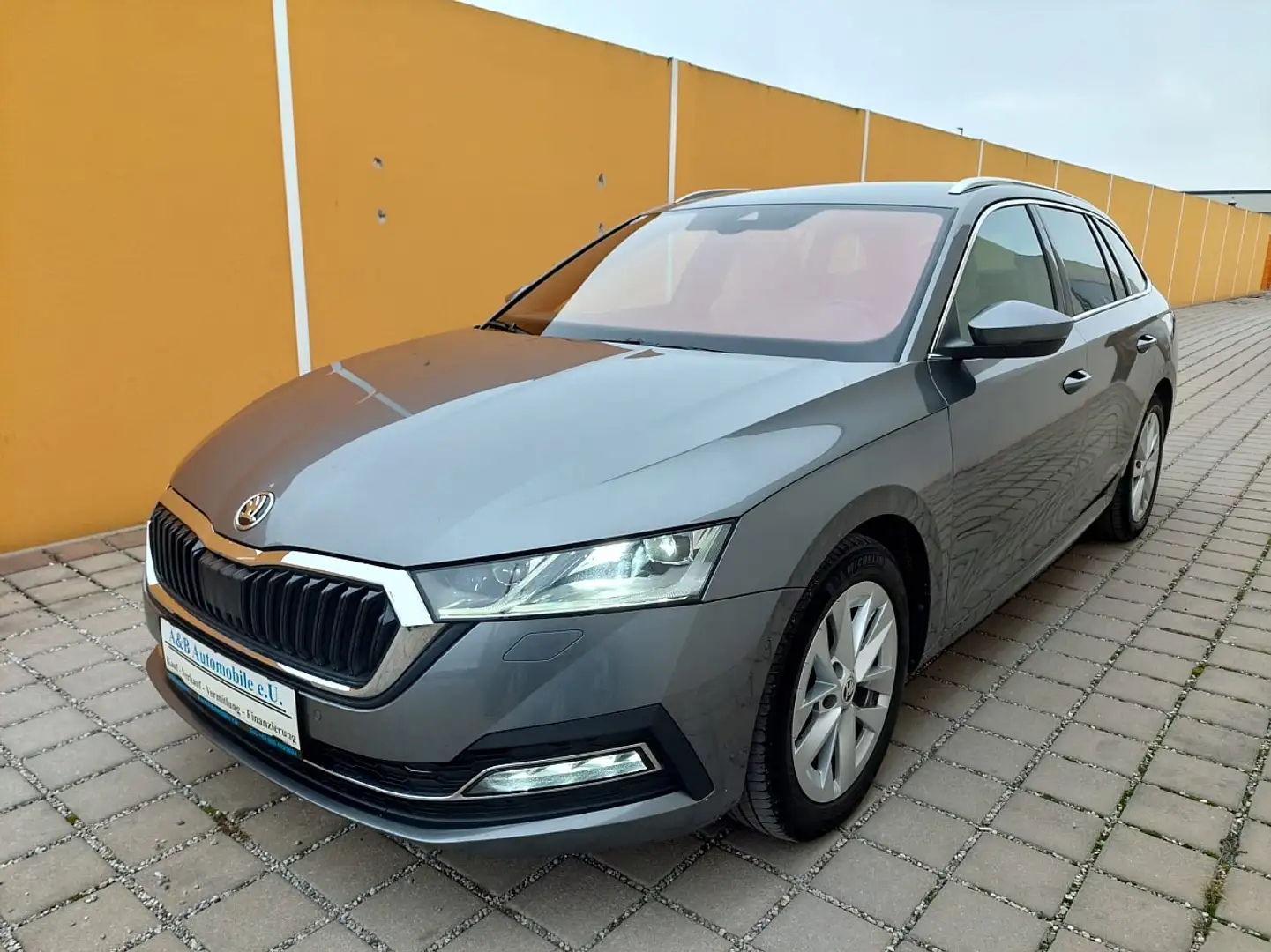 Skoda Octavia Combi 2,0 TDI 4x4 Style DSG Erster Besitz Grau - 1