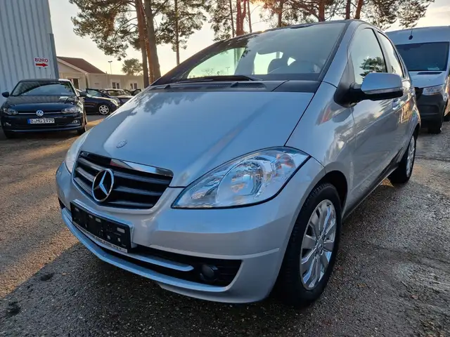 Mercedes-Benz A 160 i AUTOMATiK KLiMA NAVi SiTZHZG.68TKM