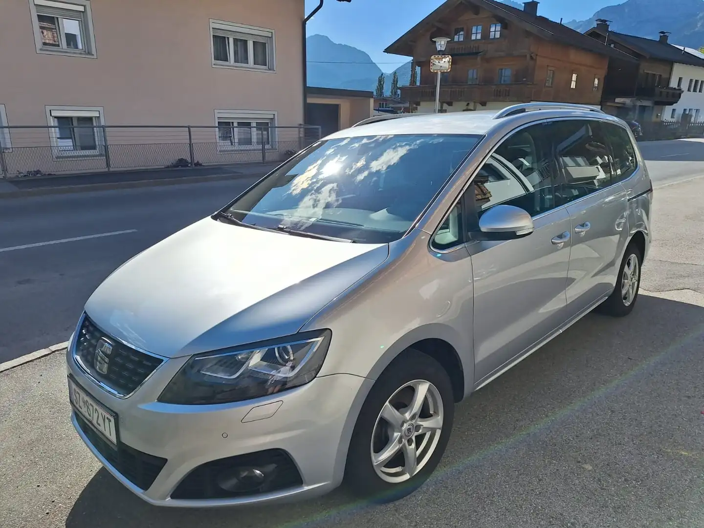 SEAT Alhambra Xcellence 2,0 TDI DSG 4WD Silber - 2