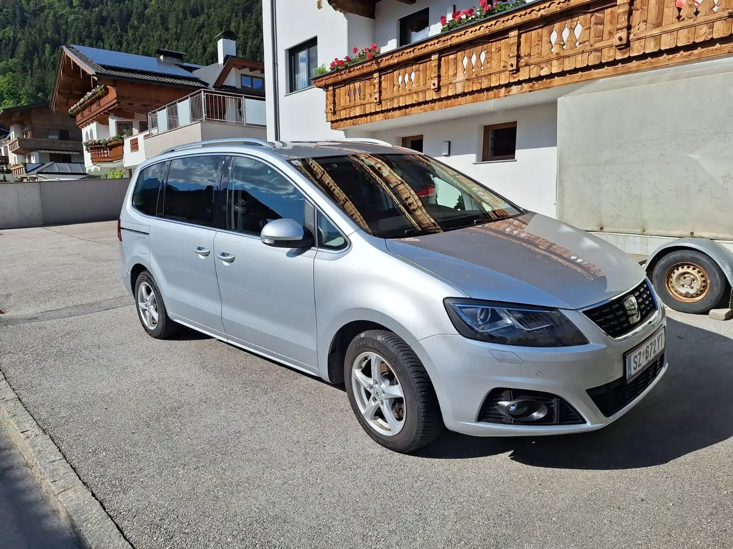 SEAT Alhambra Xcellence 2,0 TDI DSG 4WD Silber - 1