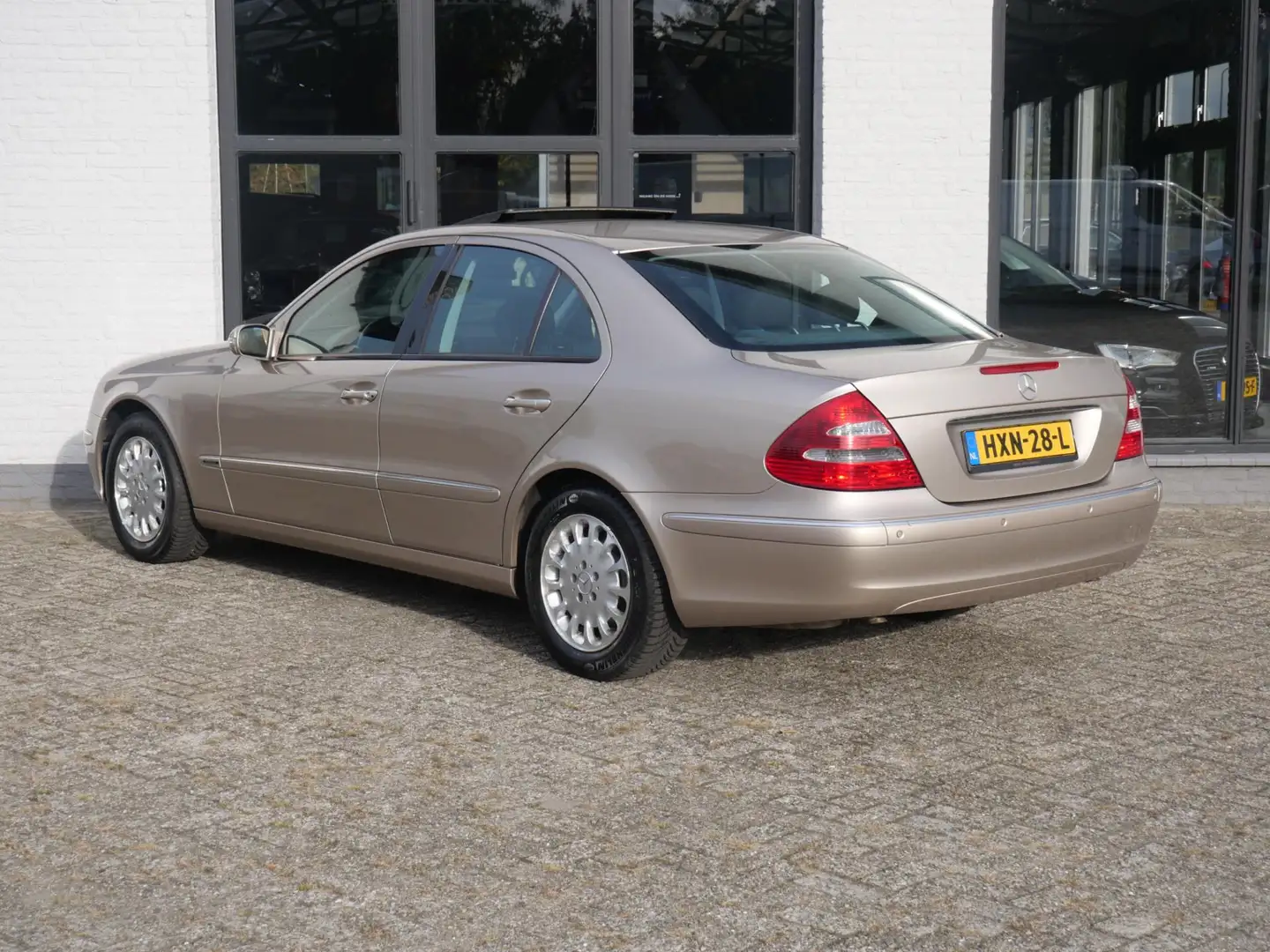 Mercedes-Benz E 240 Elegance 102.000km !!! Airco Schuifdak Cruise cont Brun - 2