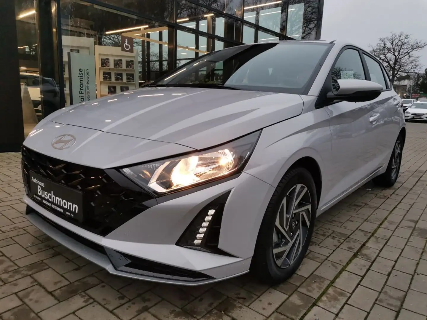 Hyundai i20 DCT Trend +KOMFORTPAKET+RFK+LED+ Grau - 1