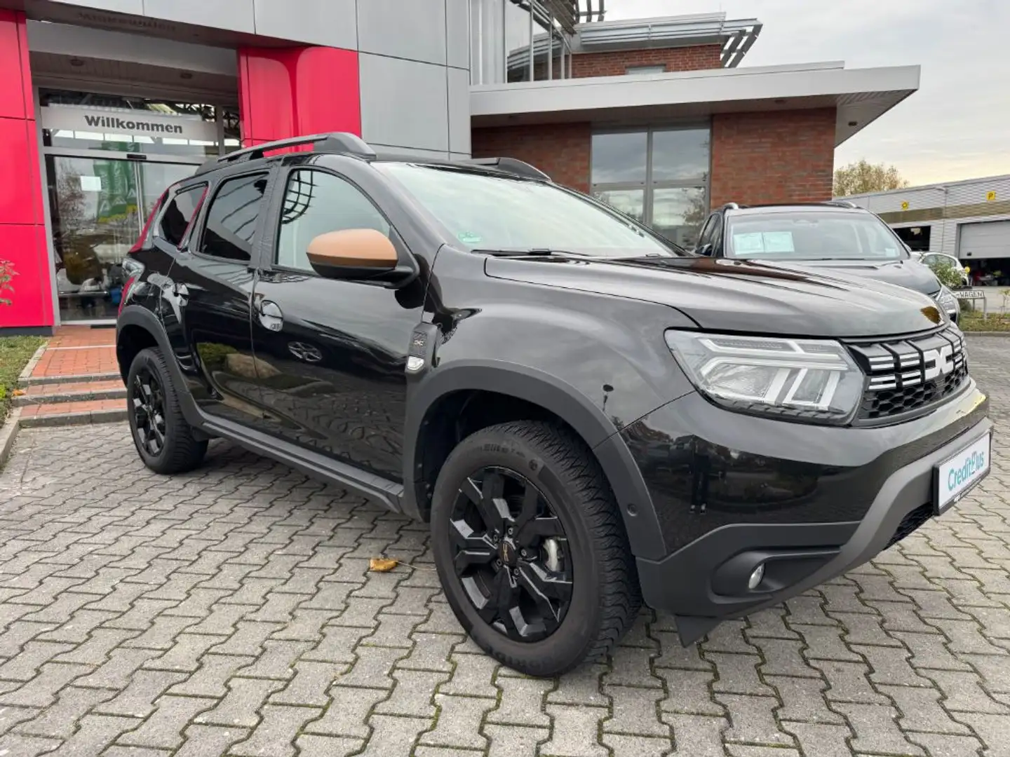 Dacia Duster TCe 150 EDC Extreme Schwarz - 2
