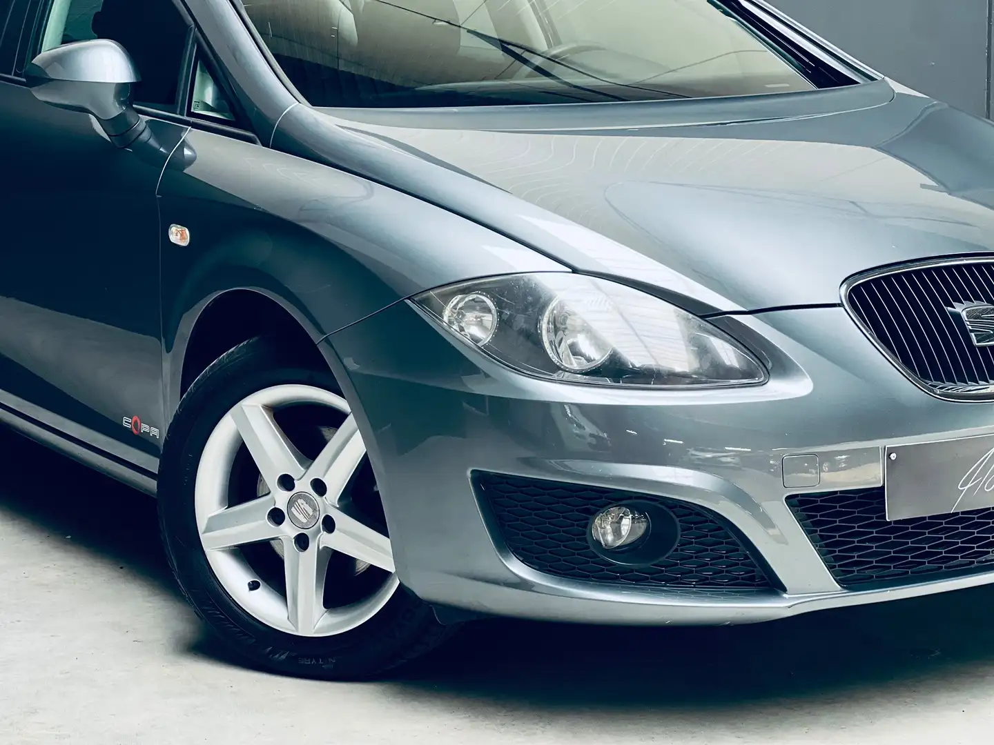 SEAT Leon Leon 1.6 TDi **ÉDITION COPA**CLIMATISATION** Grijs - 2