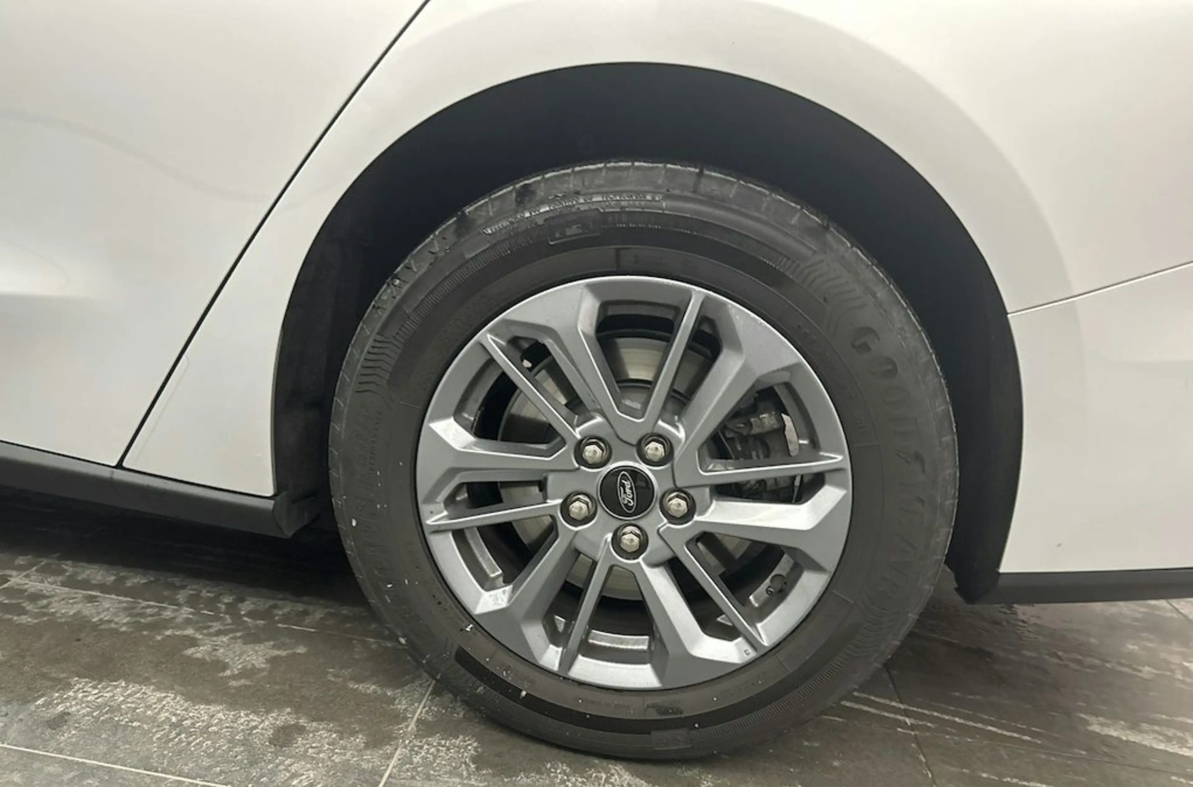 Ford Focus Turnier Titanium |AHK|LED|Kamera|Navi|SHZ — photo 8