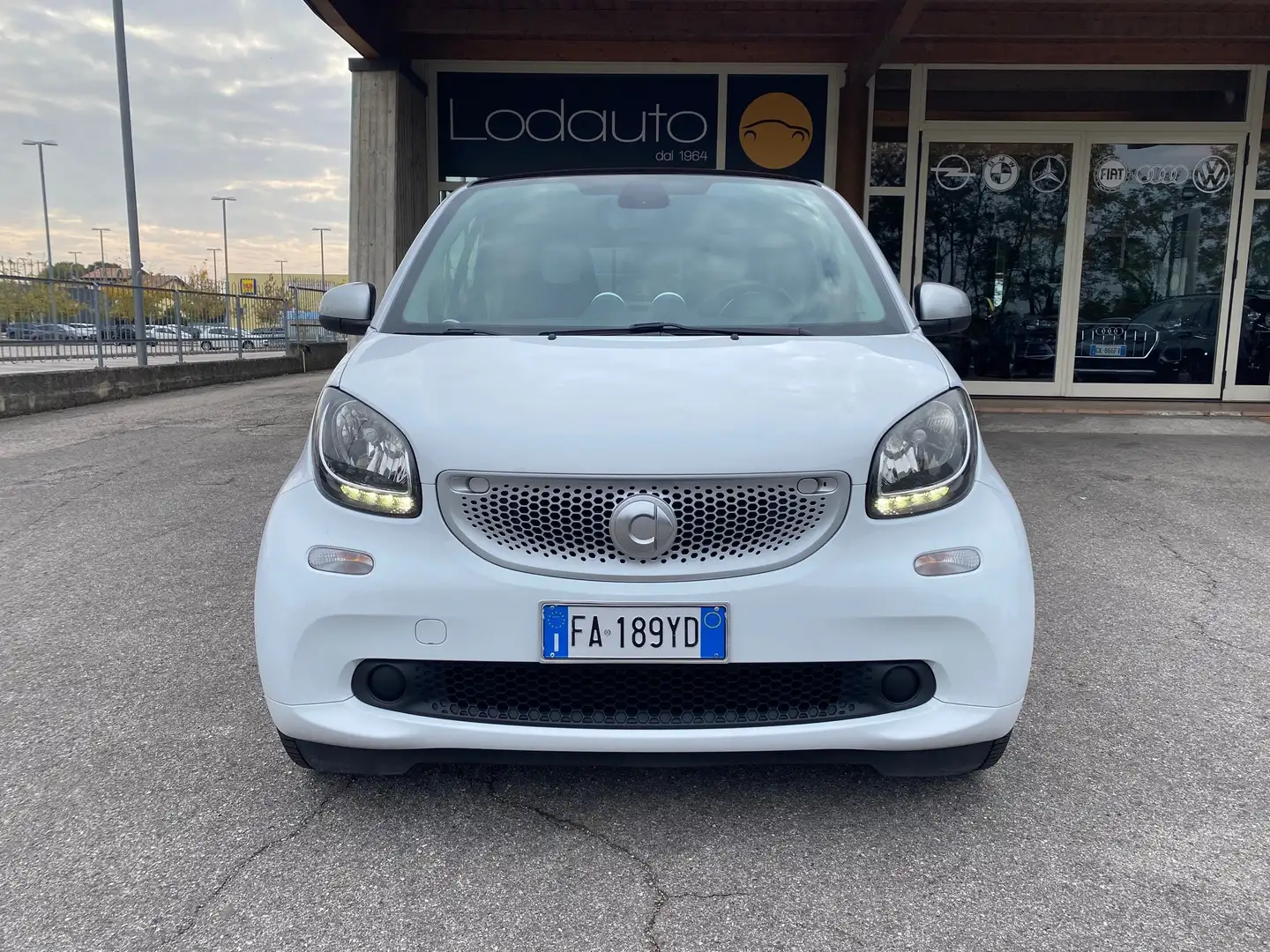 smart forTwo 1.0 Passion 71cv twinamic AUTOMATICA Bianco - 2