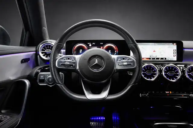 Mercedes-Benz 250 view 11
