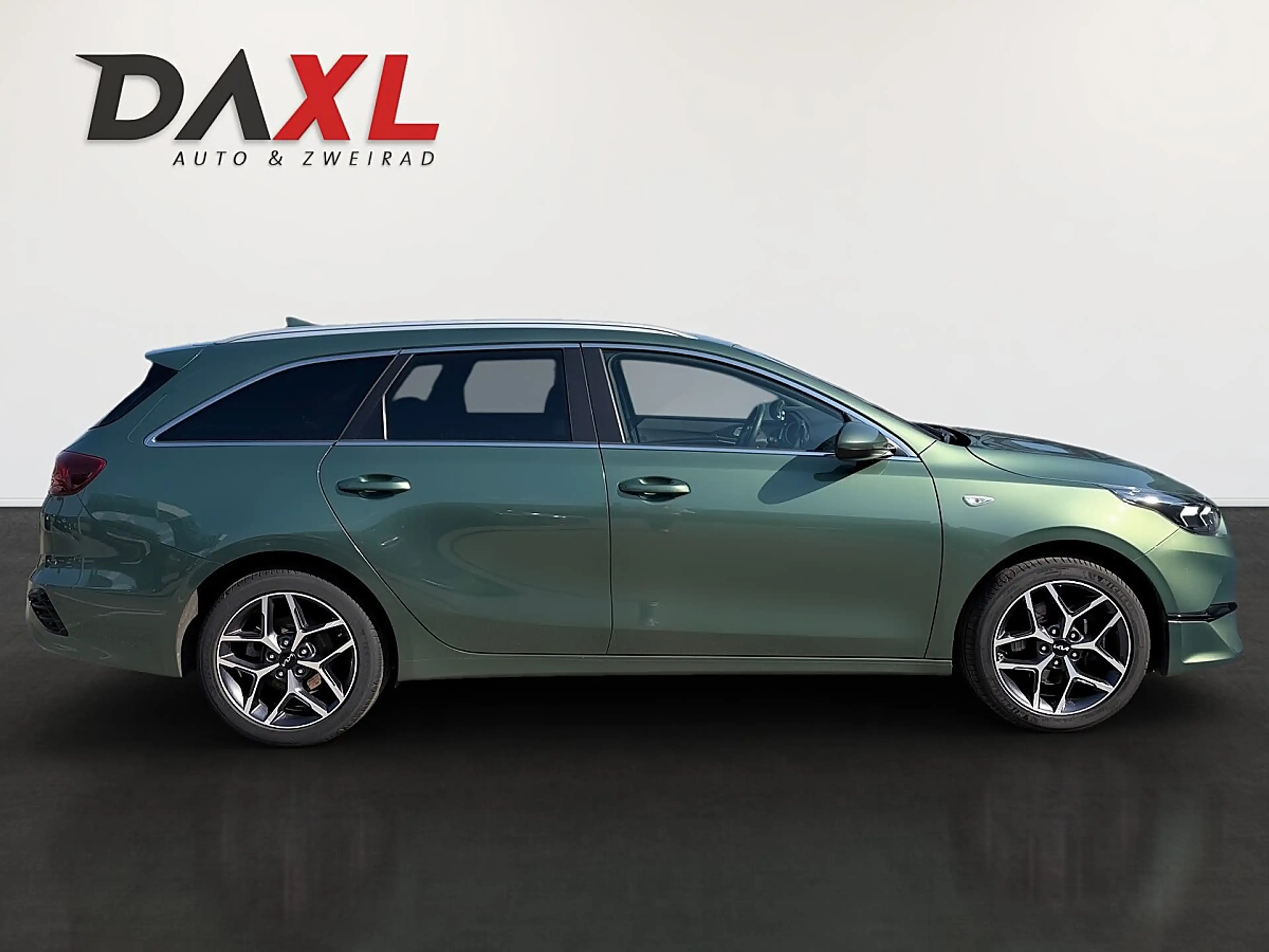 Kia Ceed SW / cee'd SW ceed SW 1,0 T-GDI GPF ISG Silber *Style Paket* — photo 4