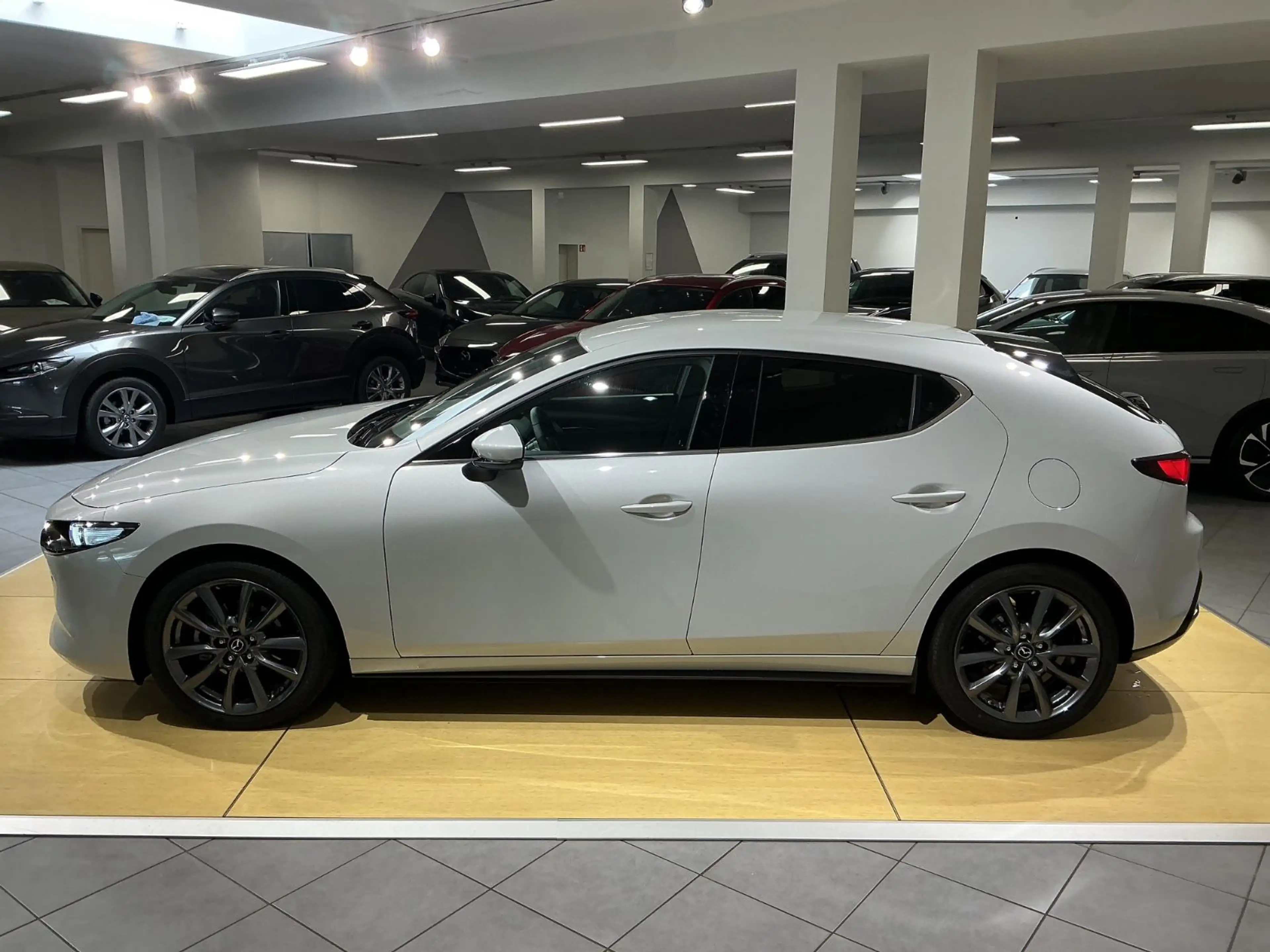Mazda 3 Lim. 5-trg. Excl.-Line *BOSE*SHZ*LHZ*CarPlay* — photo 6