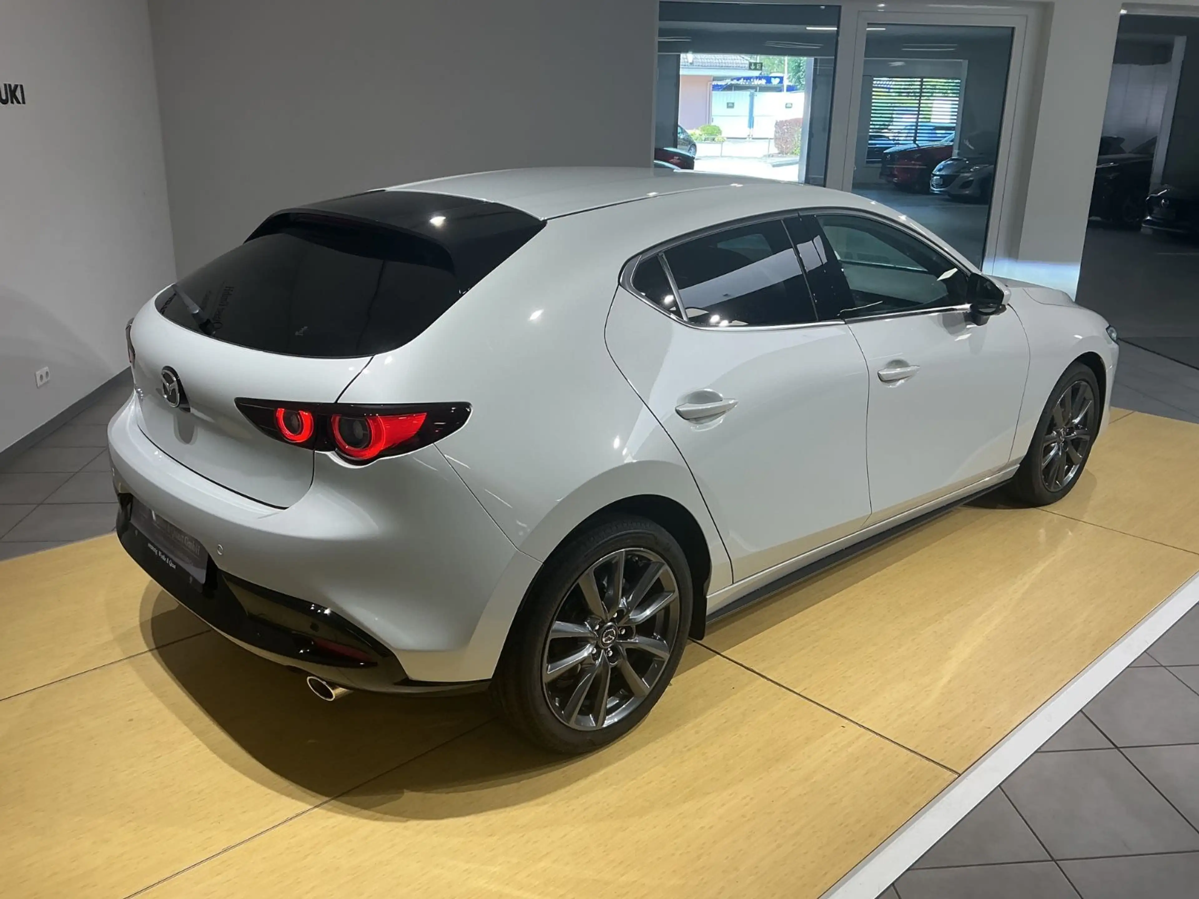Mazda 3 Lim. 5-trg. Excl.-Line *BOSE*SHZ*LHZ*CarPlay* — photo 3