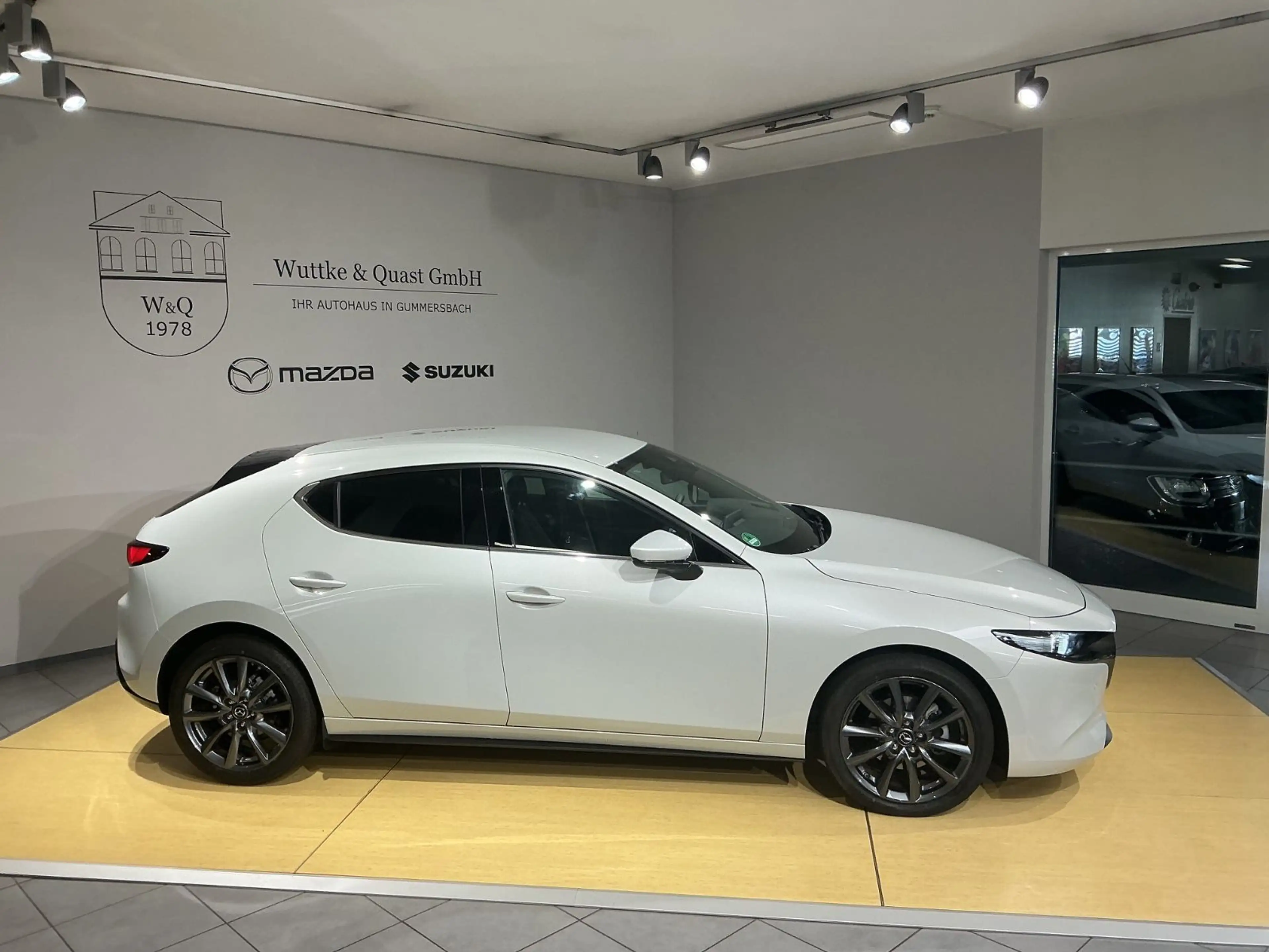 Mazda 3 Lim. 5-trg. Excl.-Line *BOSE*SHZ*LHZ*CarPlay* — photo 2