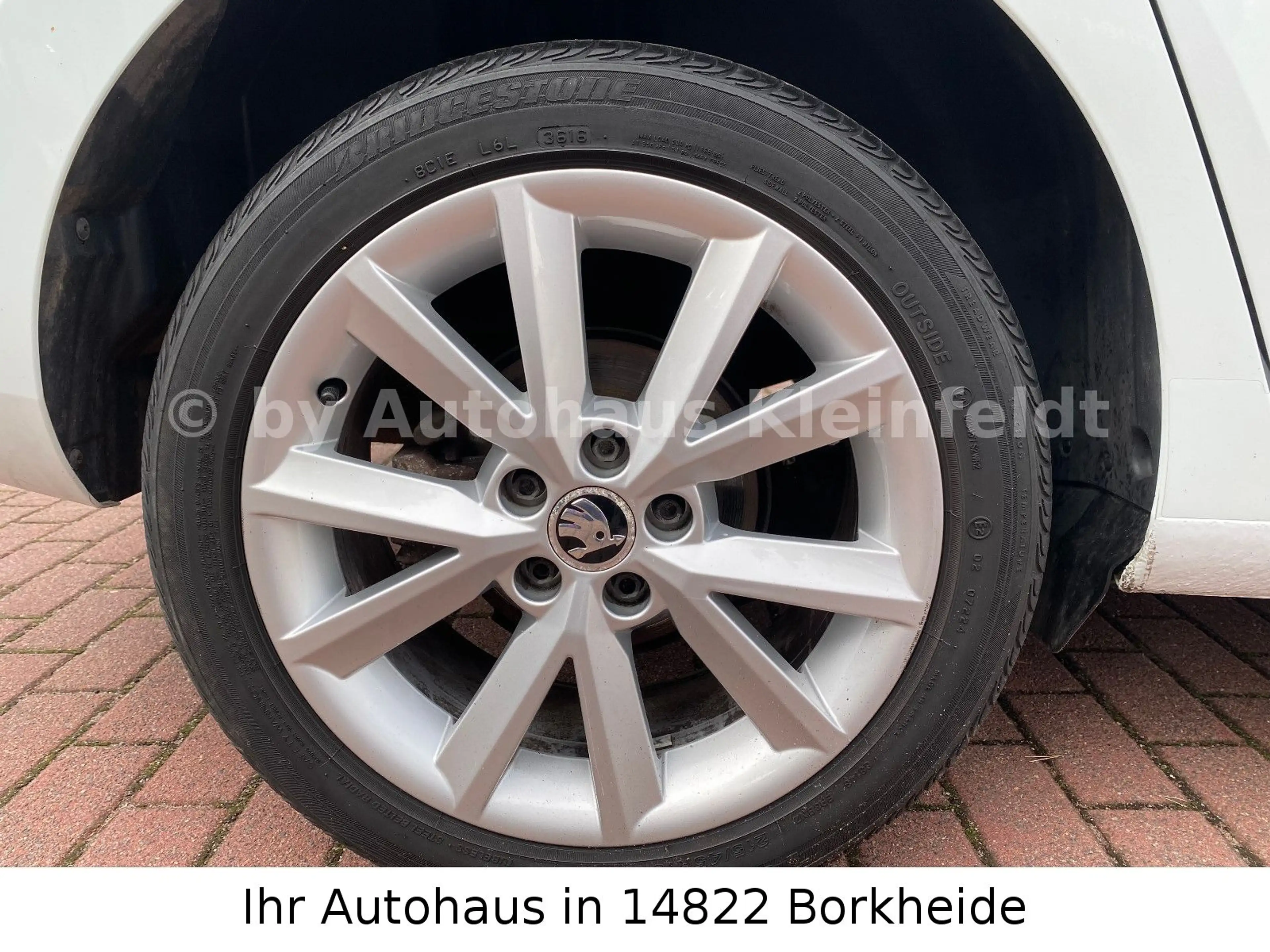 Skoda Rapid/Spaceback 1.2 TSI Spaceback Joy |XENON| — photo 5