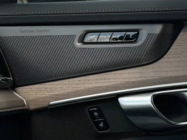 Volvo XC90 view 14