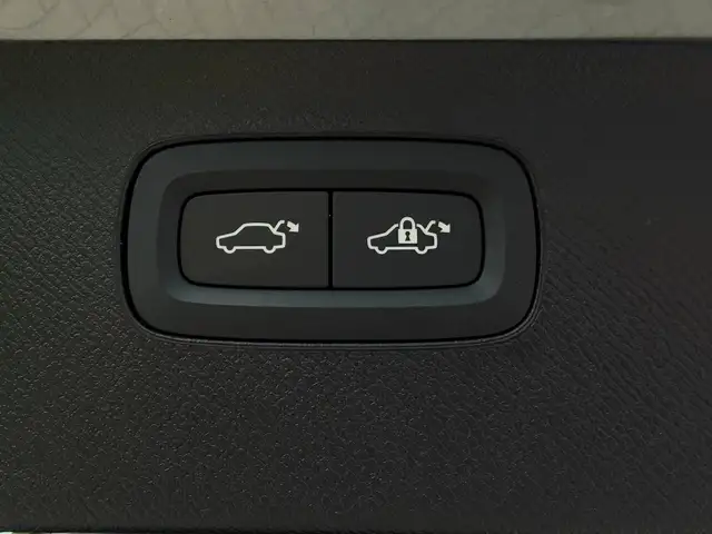 Volvo XC90 view 11