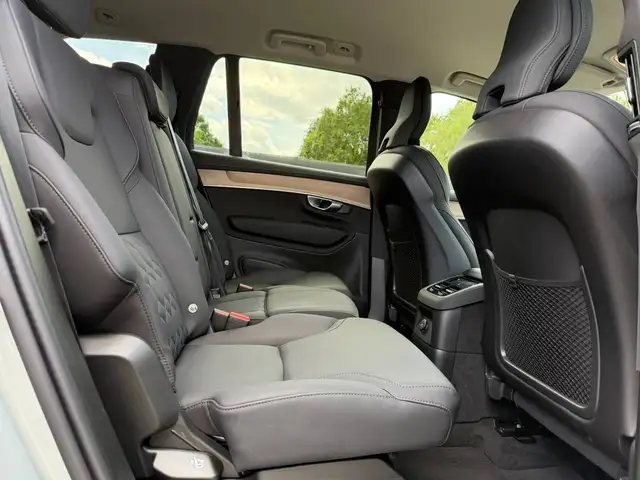 Volvo XC90 view 6