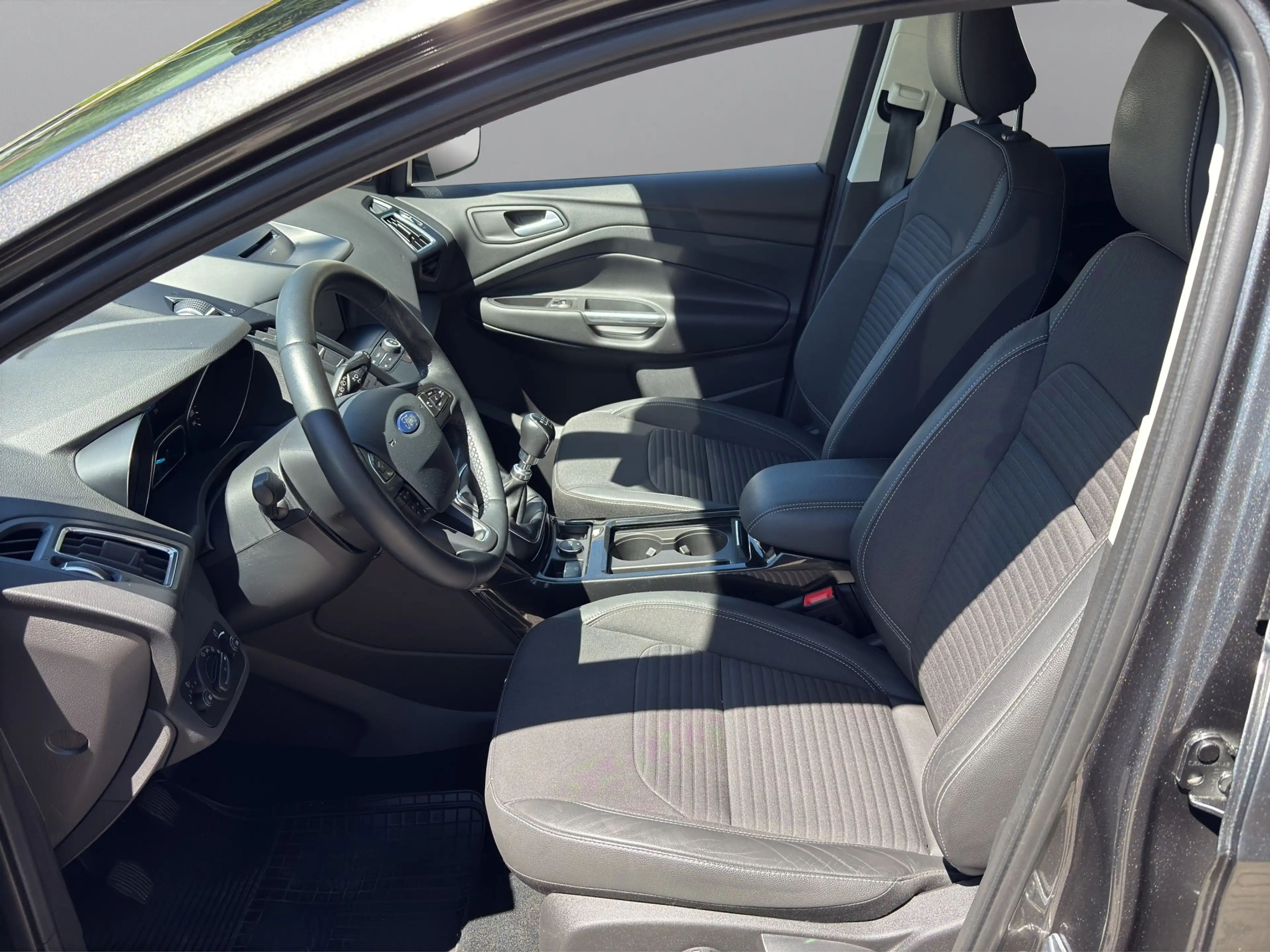 Ford Kuga Kuga 2,0 TDCi Titanium AWD Titanium — photo 12