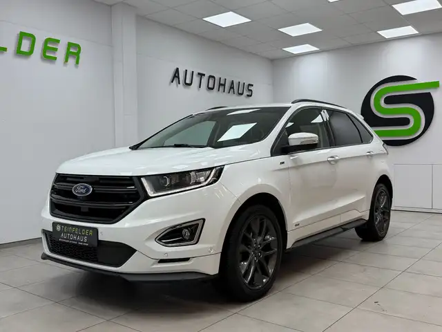 Ford Edge view 3