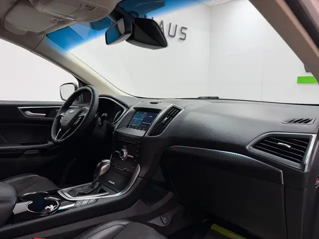 Ford Edge view 10