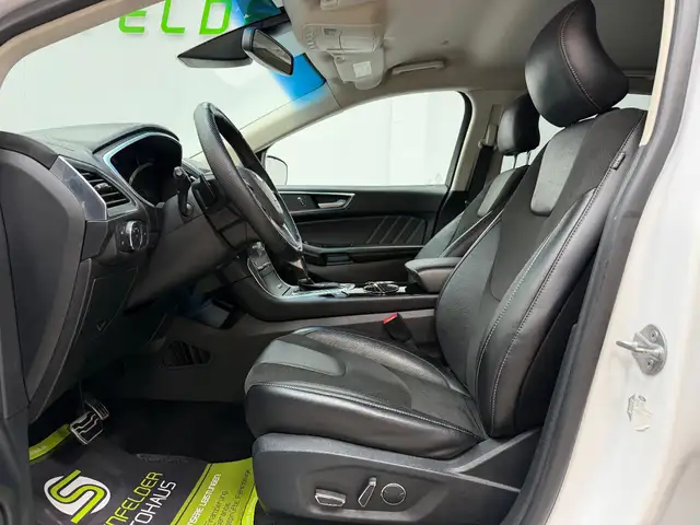 Ford Edge view 11