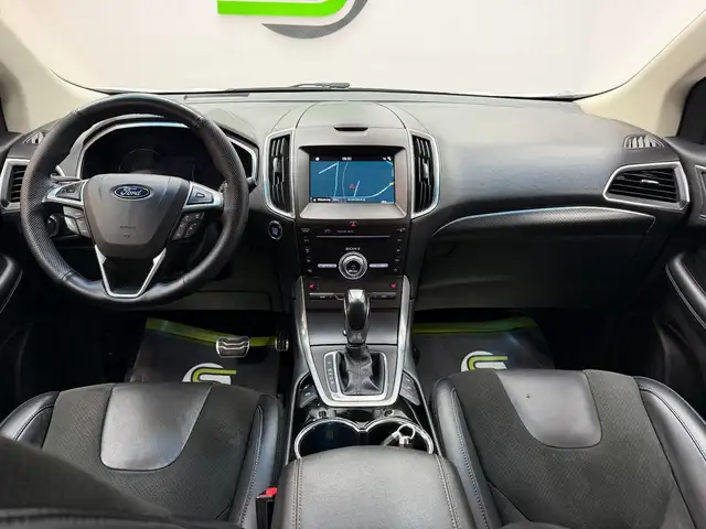 Ford Edge view 15