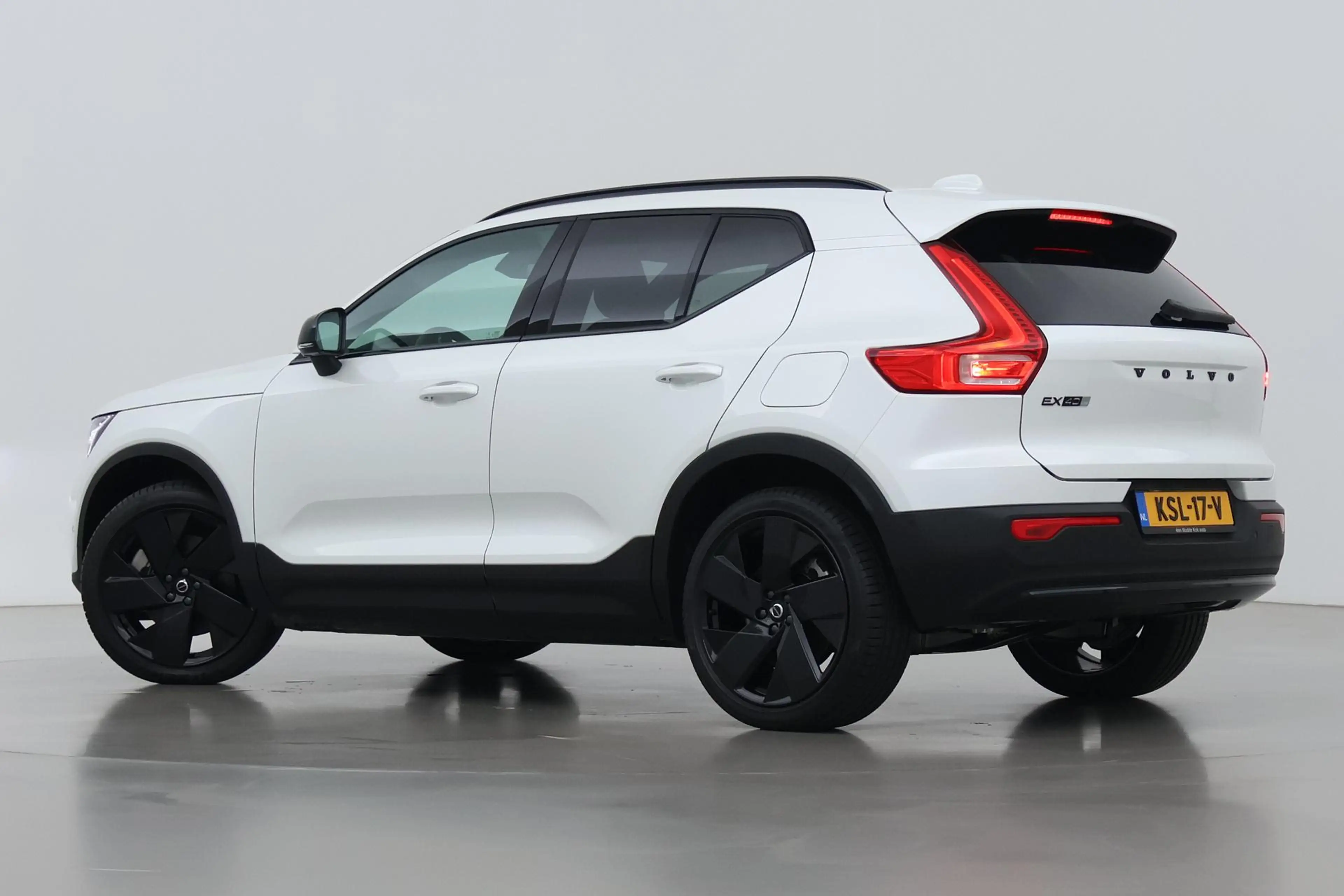 Volvo EX40 Extended Range Plus Black Edition 82 kWh | ACC | H — photo 2