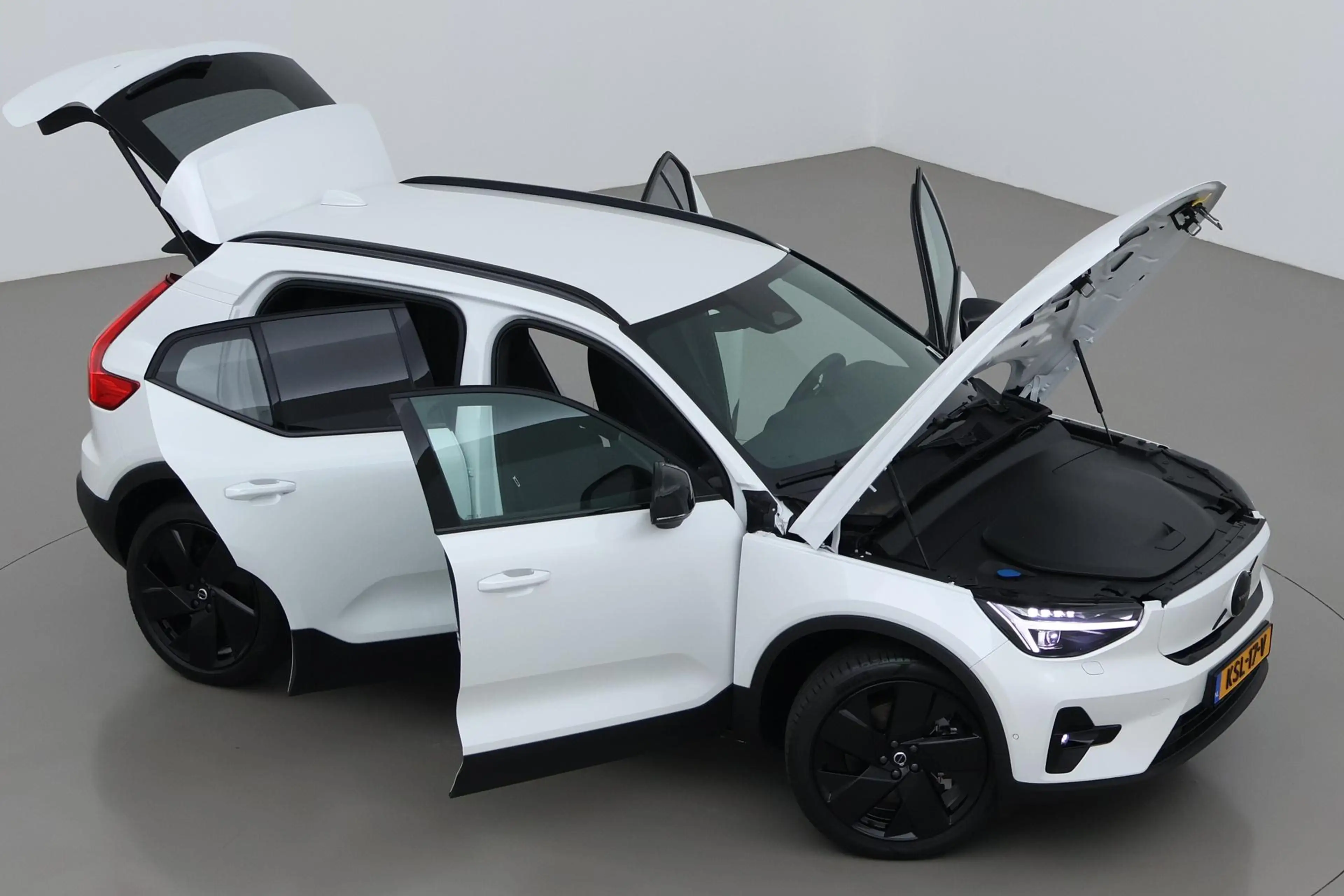 Volvo EX40 Extended Range Plus Black Edition 82 kWh | ACC | H — photo 6