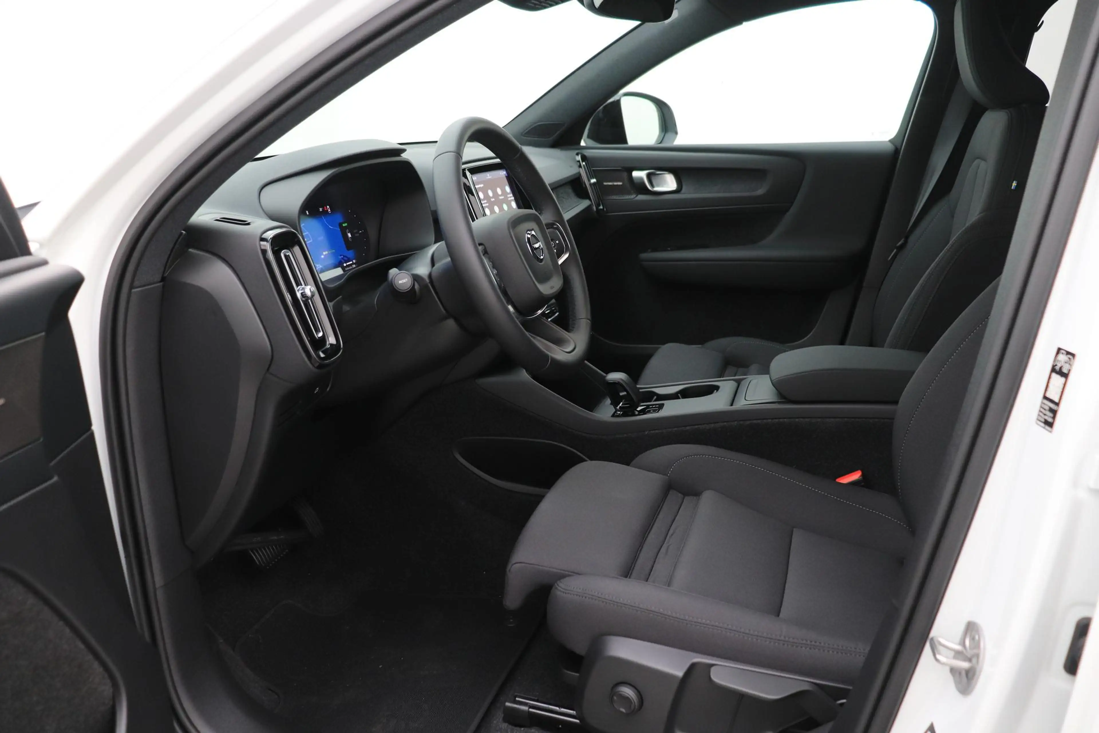 Volvo EX40 Extended Range Plus Black Edition 82 kWh | ACC | H — photo 3