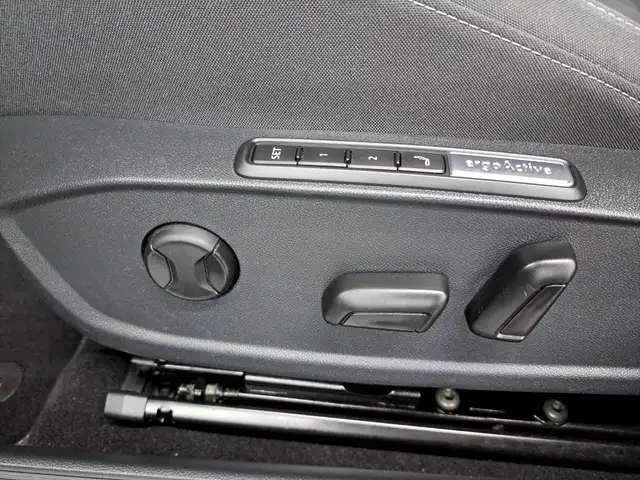 Volkswagen Golf view 9