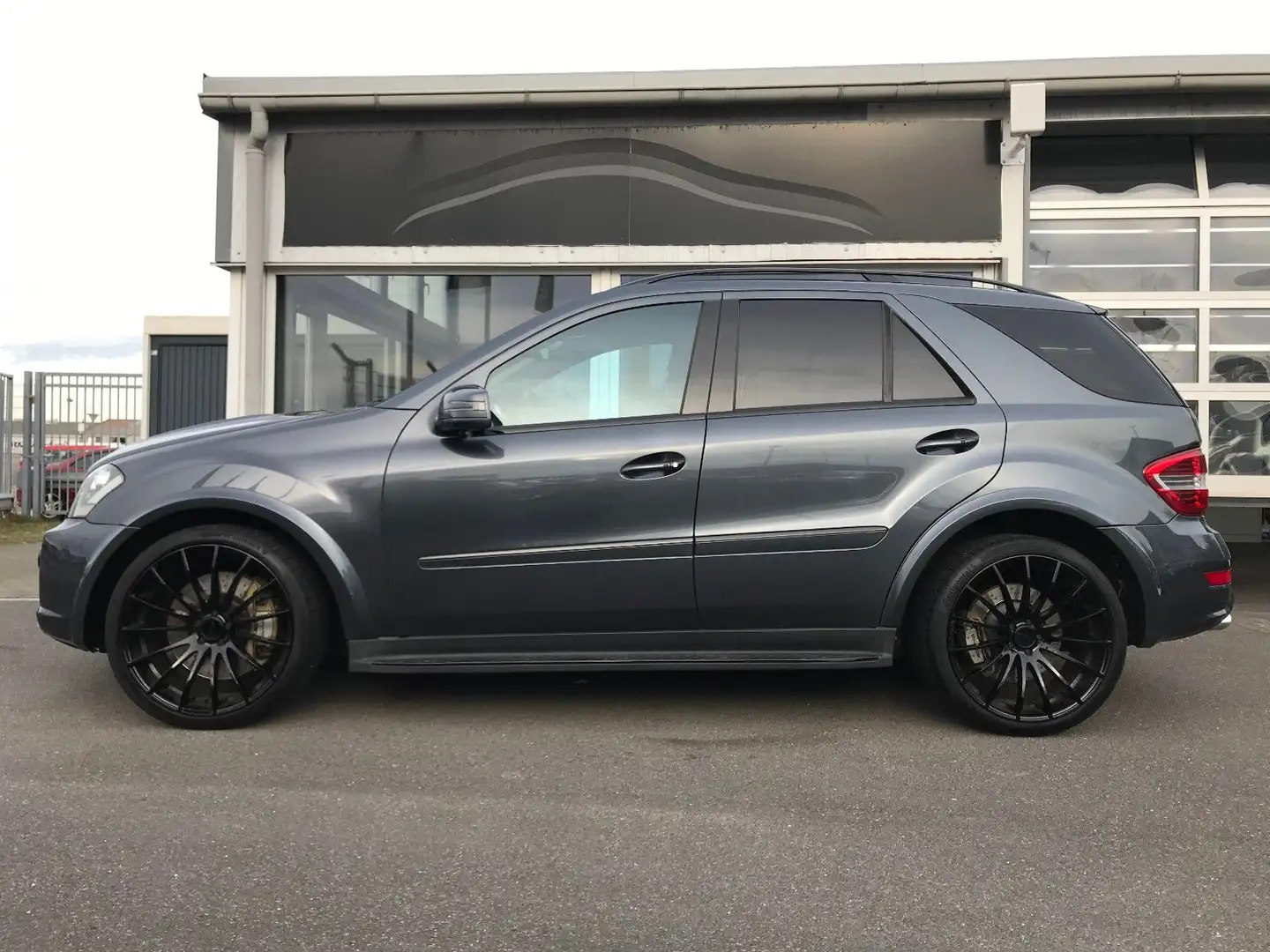 Mercedes-Benz ML 63 AMG Standhzg,KühlbSitze,SD,Infotainment! Grau - 2