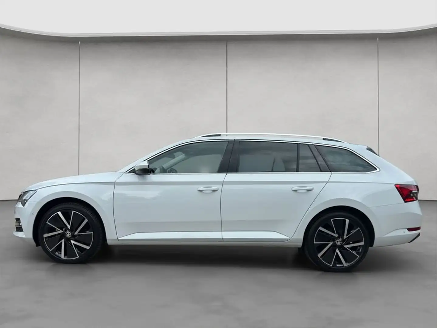 Skoda Superb Combi 2.0 TDI DSG Style NAVI ACC SHZ RFK Weiß - 2