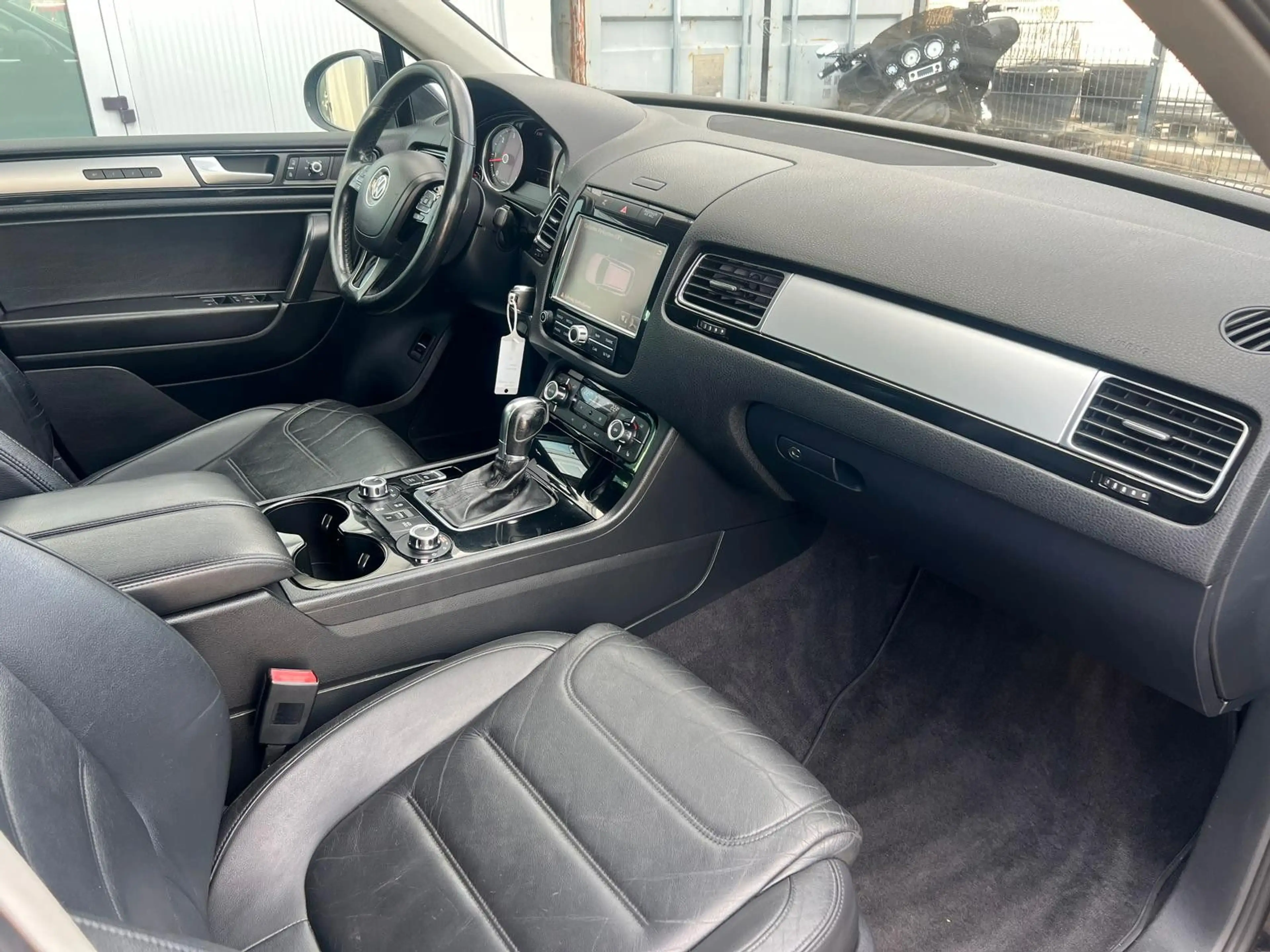 Volkswagen Touareg V6 TDI BMT Navi Xenon — photo 14