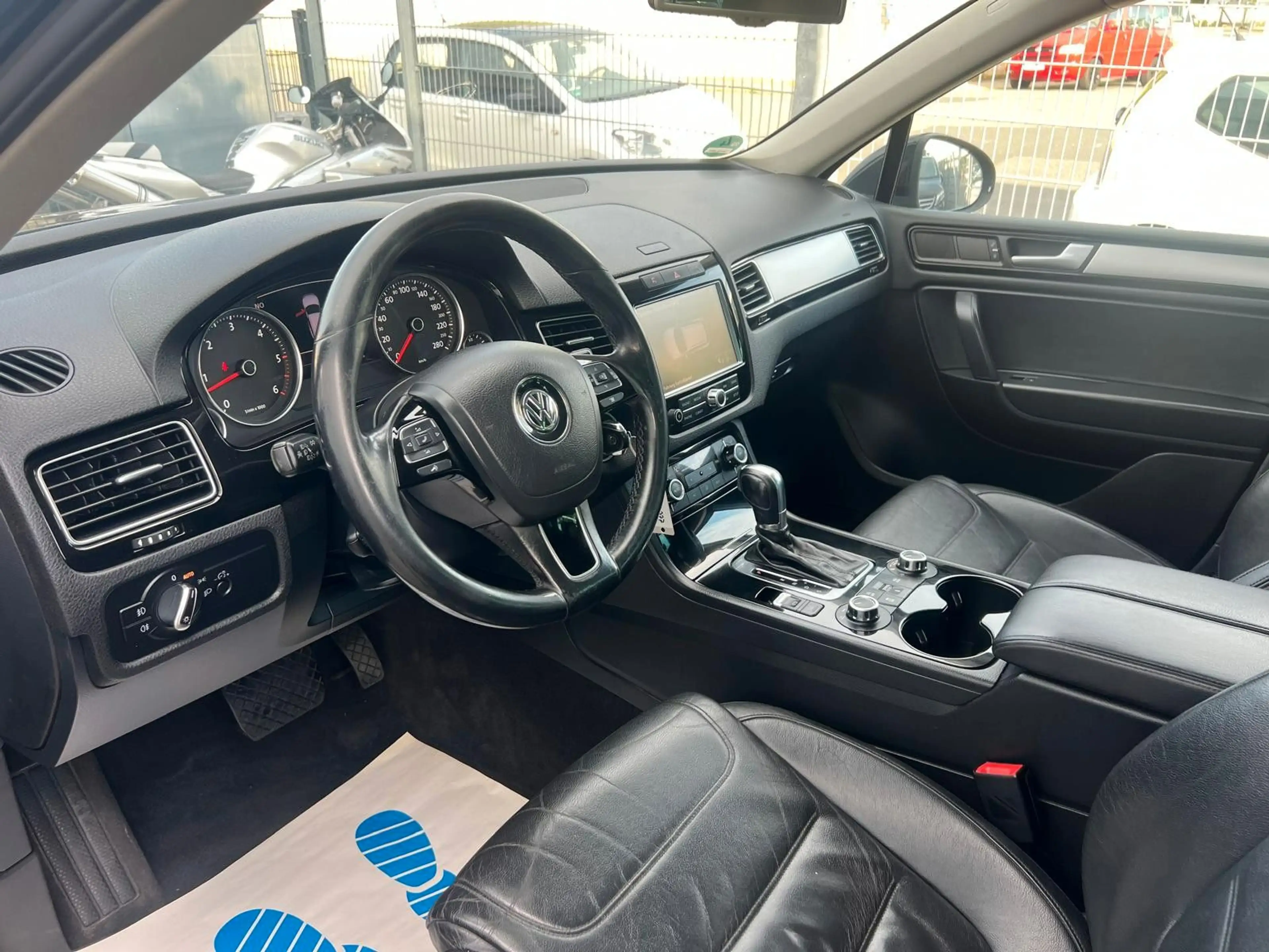 Volkswagen Touareg V6 TDI BMT Navi Xenon — photo 7
