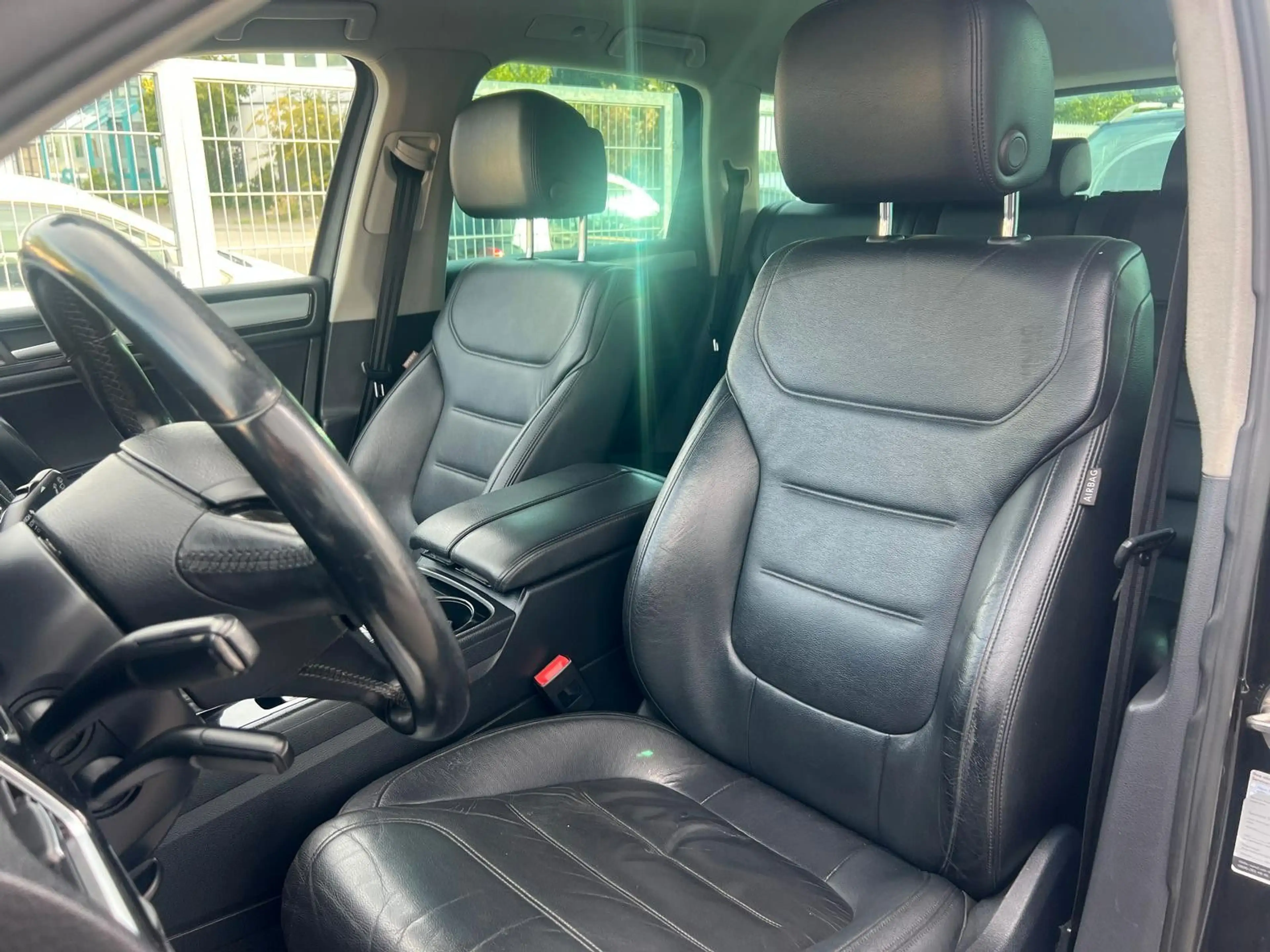 Volkswagen Touareg V6 TDI BMT Navi Xenon — photo 8