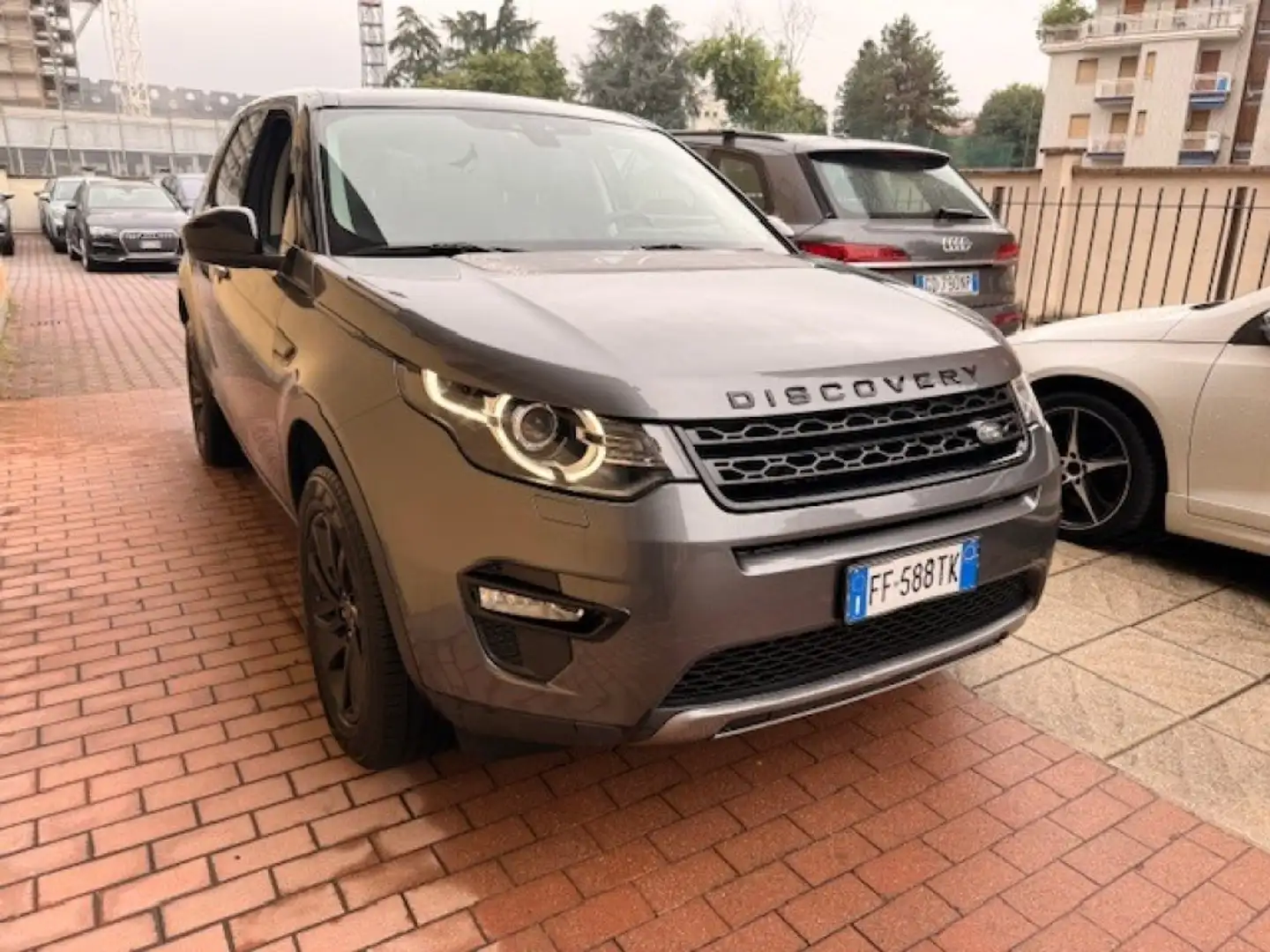 Land Rover Discovery Sport 2.0 TD4 150 CV Auto Business Ed. Premium SE Grau - 1