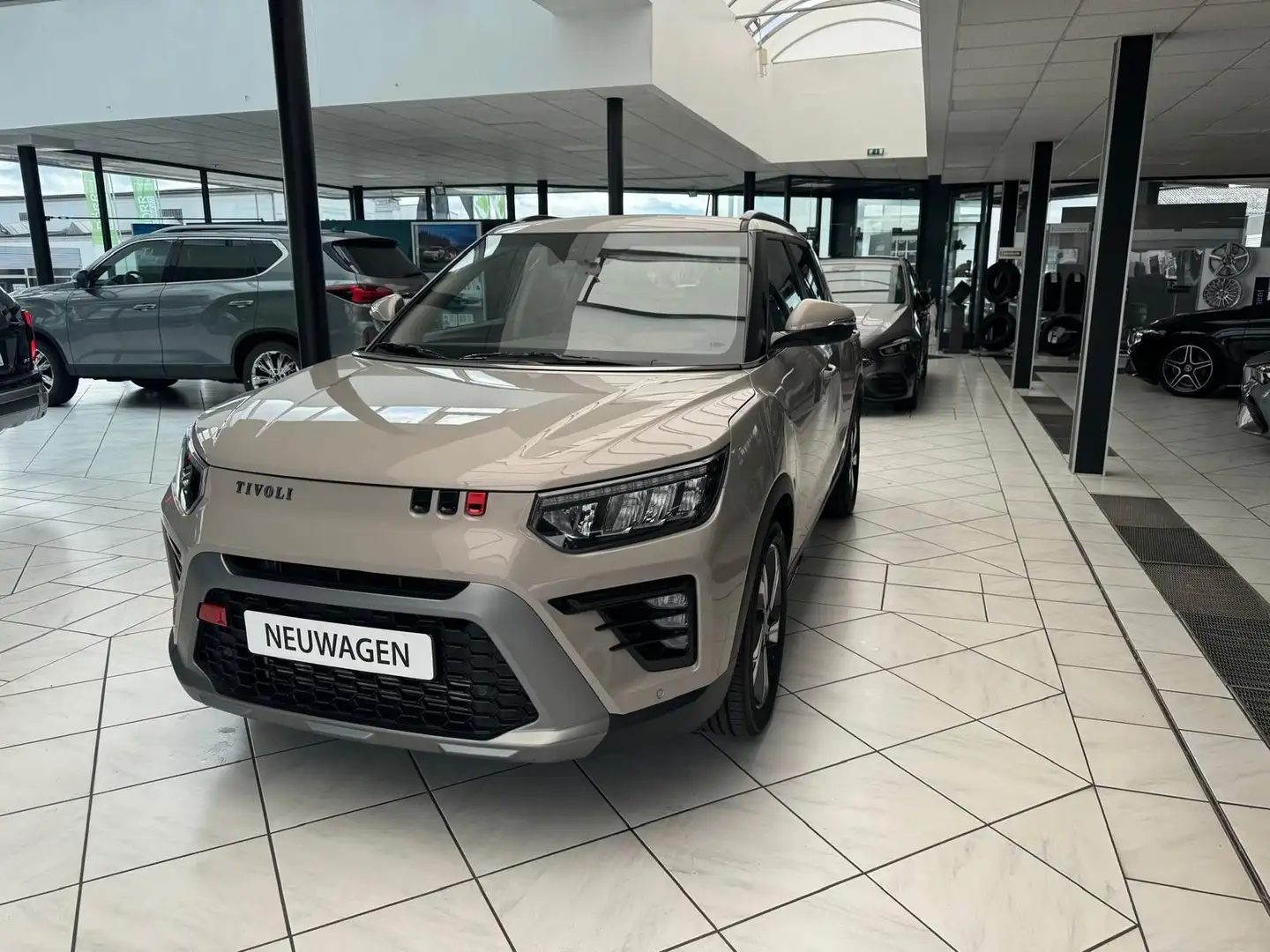 KGM Tivoli 1.5 Lux 6AT 2WD Grau - 1