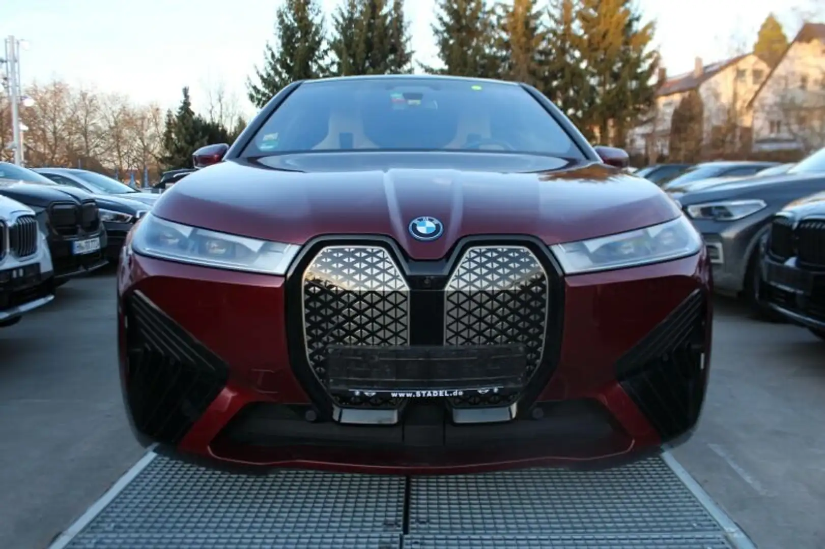 BMW iX xDrive50 M Sport Rot - 2