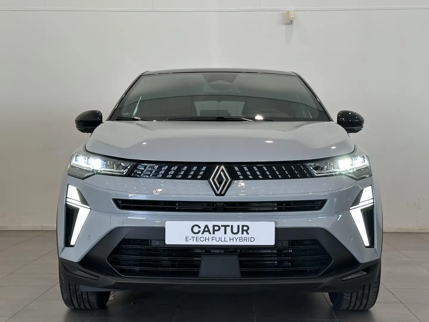 Renault Captur 1.8 E-Tech Full Hybrid 160 Techno | Pack Winter | Grau - 2